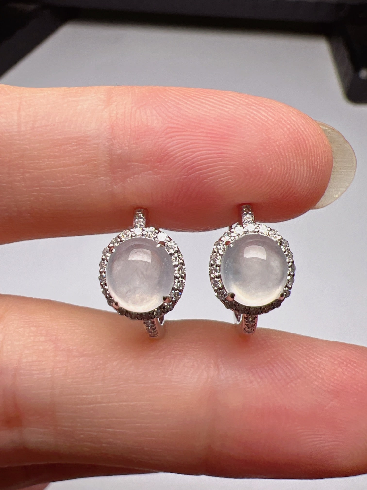 A Pair of Exquisite 18k Gold Diamond Inlaid Jadeite Earrings: A Pair of Exquisite 18k Gold Diamond Inlaid Jadeite Earrings,Size(Loose Stone):0.2inx0.2inx0.1in 一对18k金钻镶嵌翡翠耳钉