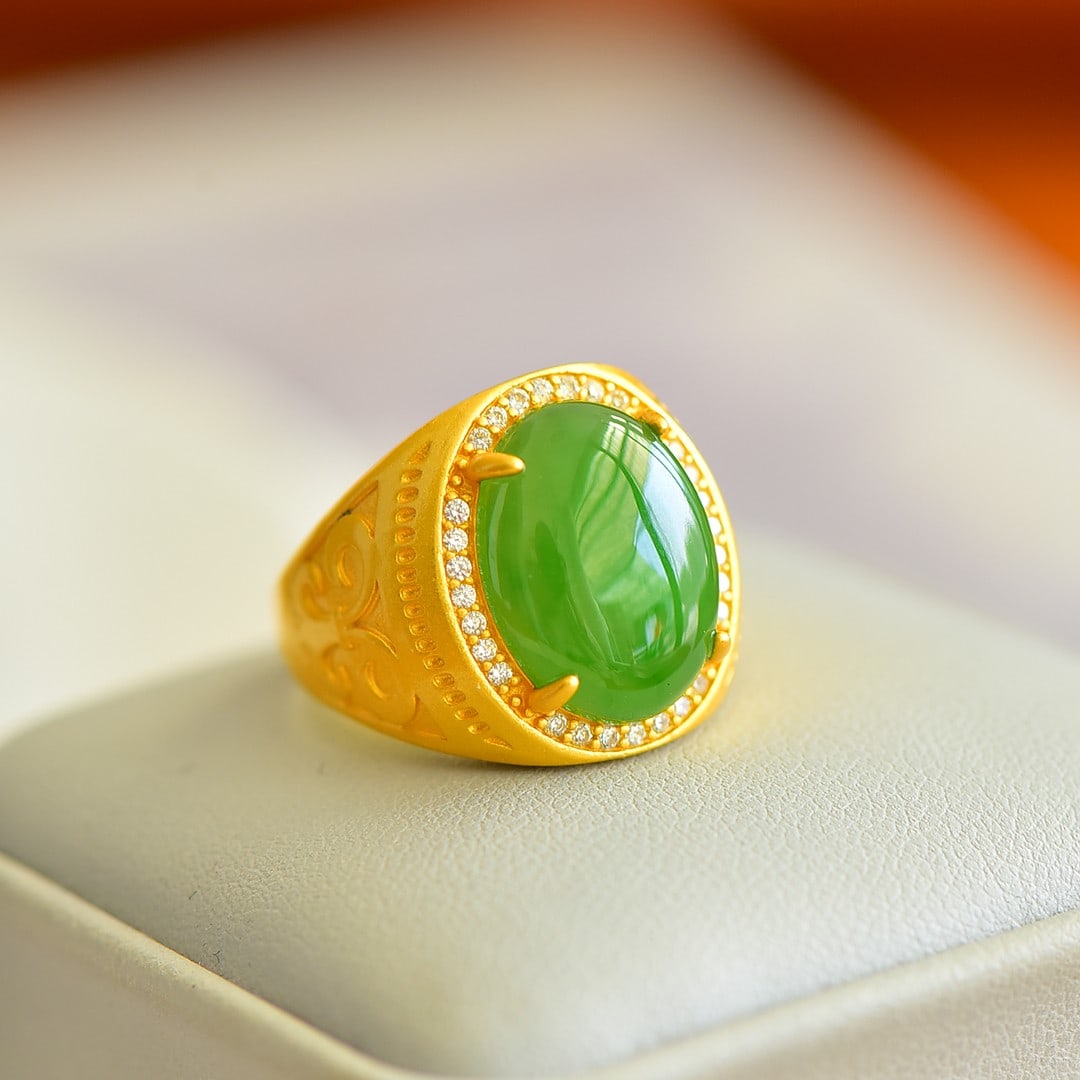 An Exquisite Sterling Silver-Gold Plated Inlaid Jasper Ring: An Exquisite Sterling Silver-Gold Plated Inlaid Jasper Ring,Size:0.5inx0.6in 纯银镀金镶碧玉戒指