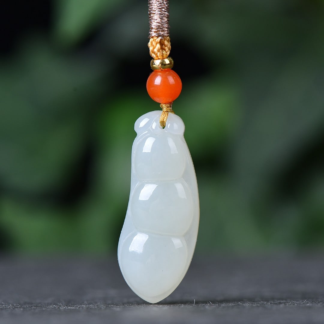 An Exquisite White Jade Pendant: An Exquisite White Jade Pendant,Size:0.5inx1.3in 白玉挂件