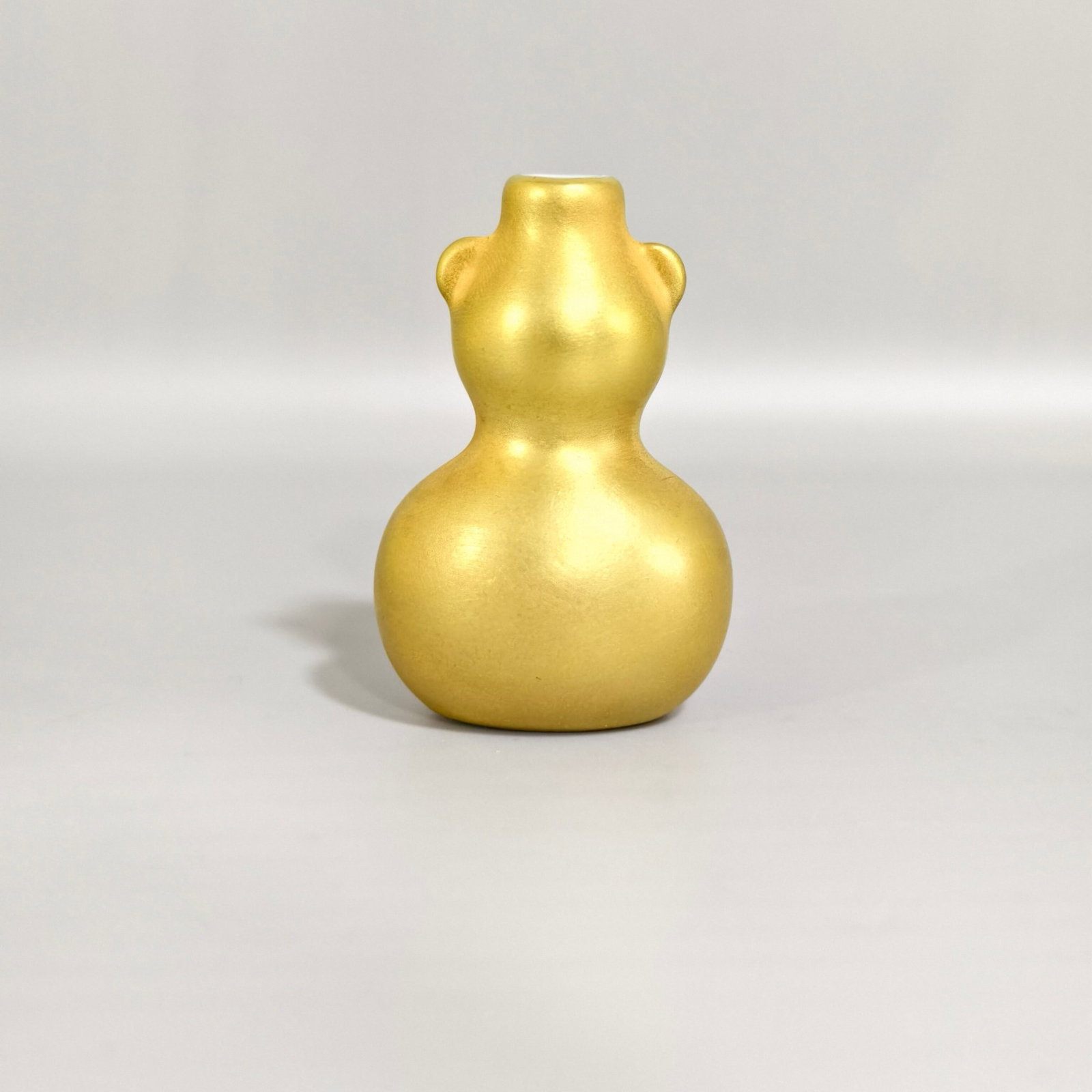 An Exquisite Gold Ground Gourd-Shaped Vase (1 of 8)