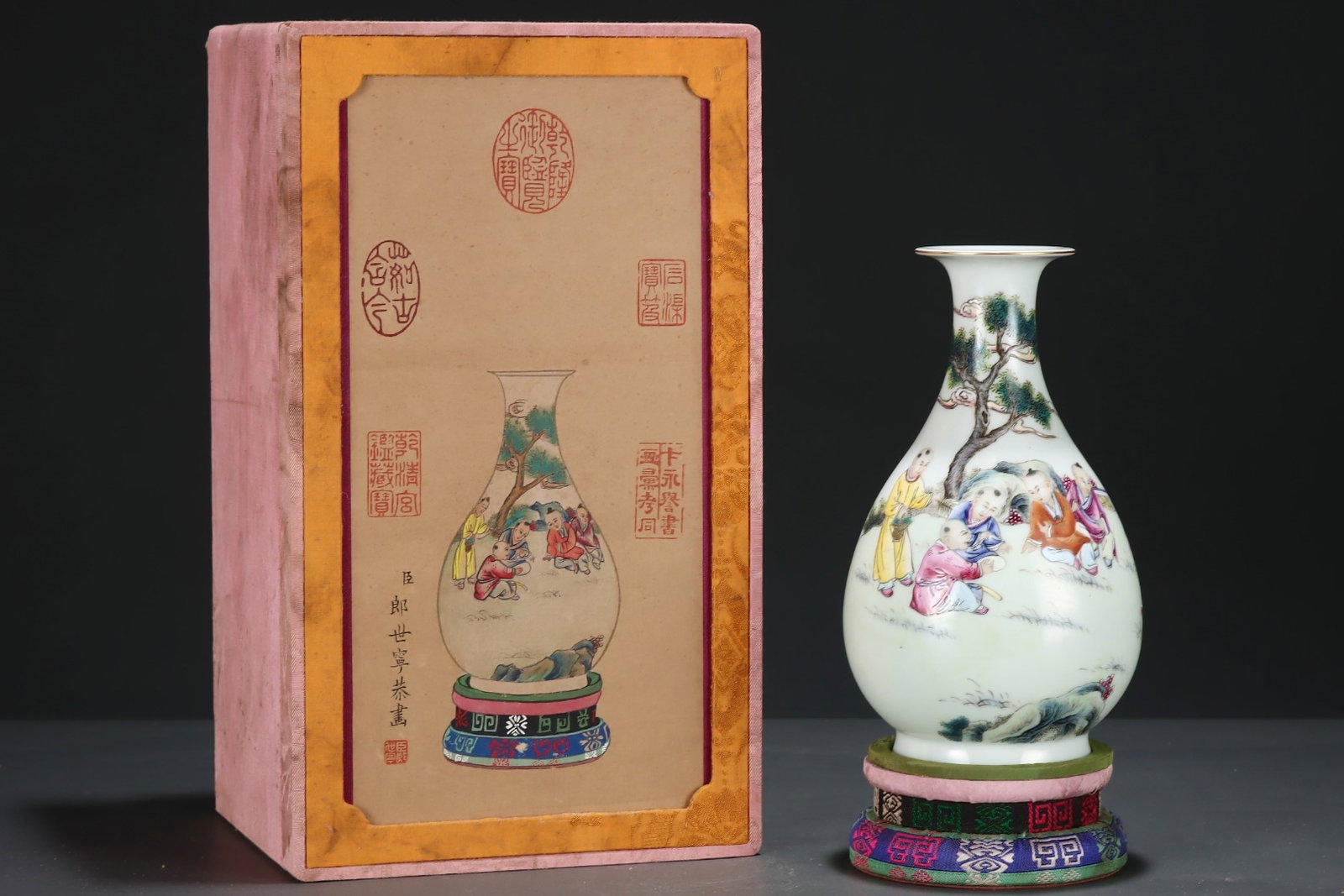 An Exquisite Famille-Rose Character and Story Pattern Vase,with poem: An Exquisite Famille-Rose Character and Story Pattern Vase,with poem,Qing Dynasty,China,Yongzheng Six-character Mark,Size:8.5inx5in 粉彩人物故事纹瓶,