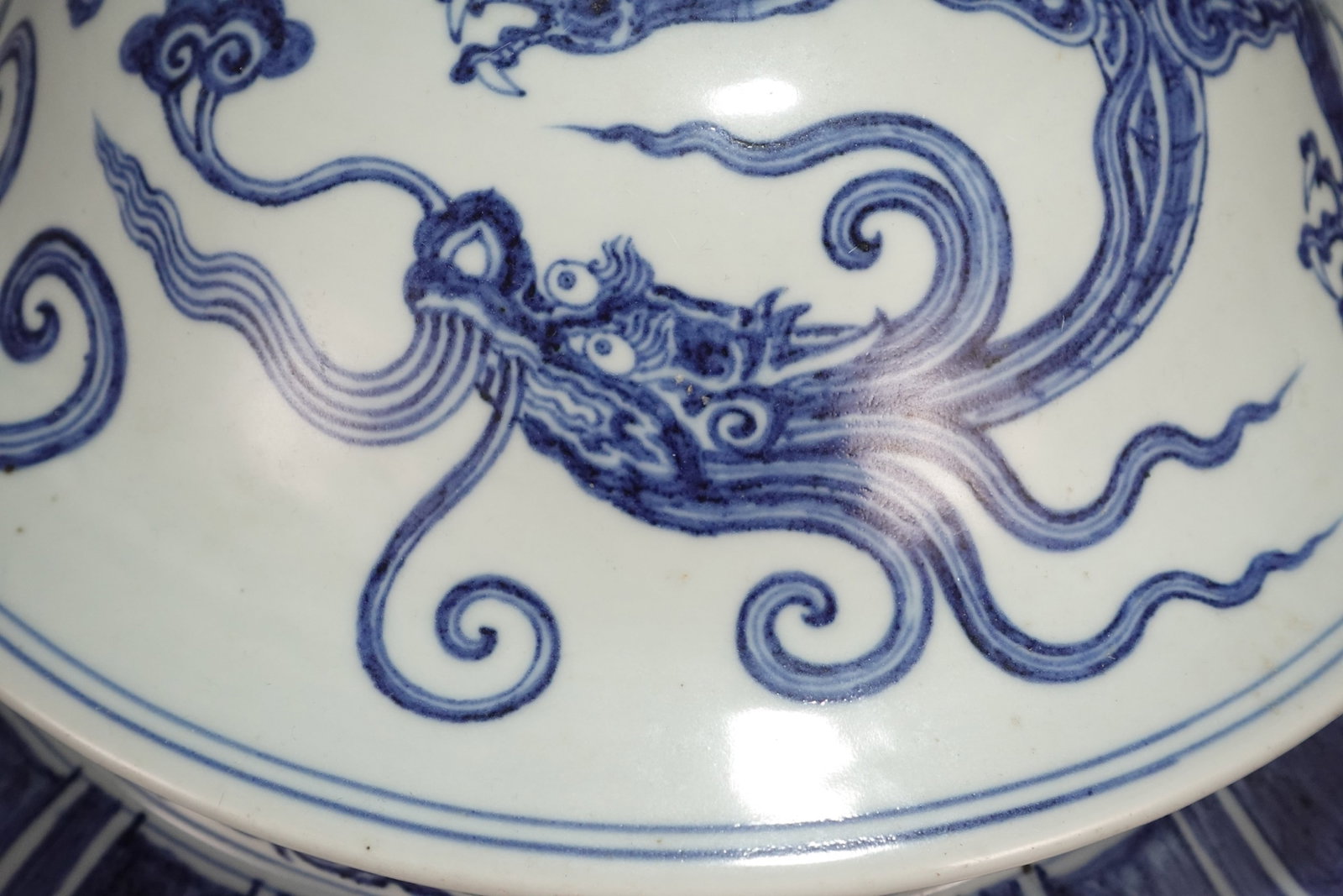 A Huge Blue and White Dragon Pattern Jar - 7