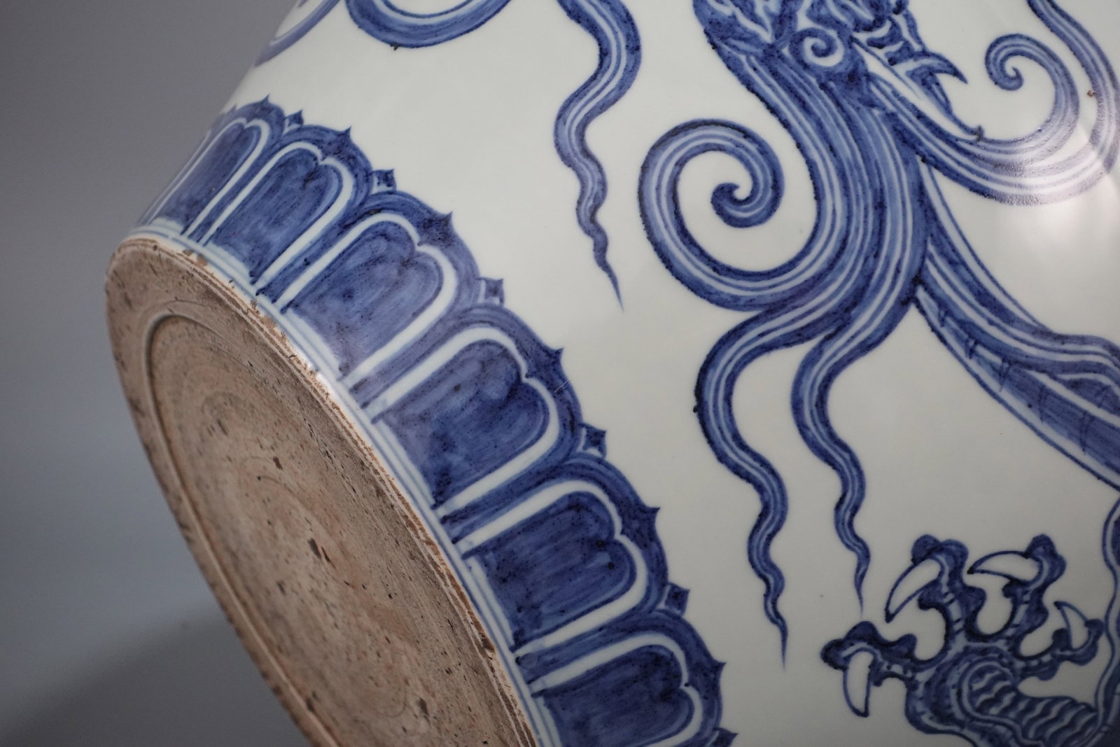 A Huge Blue and White Dragon Pattern Jar - 9