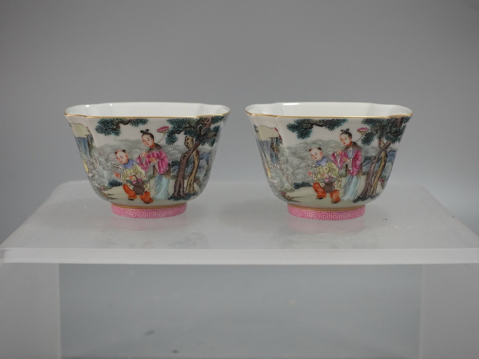 A Pair of Exquisite Famille-Rose Landscape and Figure Pattern Cups: A Pair of Exquisite Famille-Rose Landscape and Figure Pattern Cups,Qing Dynasty,China,Qianlong Six-character Mark,Size:1.8inx2.7in 一对粉彩山水人物ń