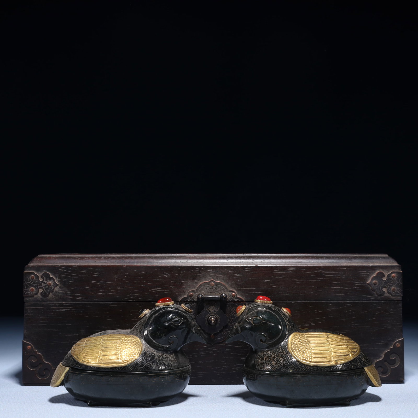 A Pair of Exquisite Jasper Cover with Gold Mandarin Duck Ornaments,Inlaid Gems: A Pair of Exquisite Jasper Cover with Gold Mandarin Duck Ornaments,Inlaid Gems,Qing Dynasty,China,Size:3.5inx2.4inx2.8in,(Box)10.6inx5.1inx3.5in,Weight:600g 一对碧玉包