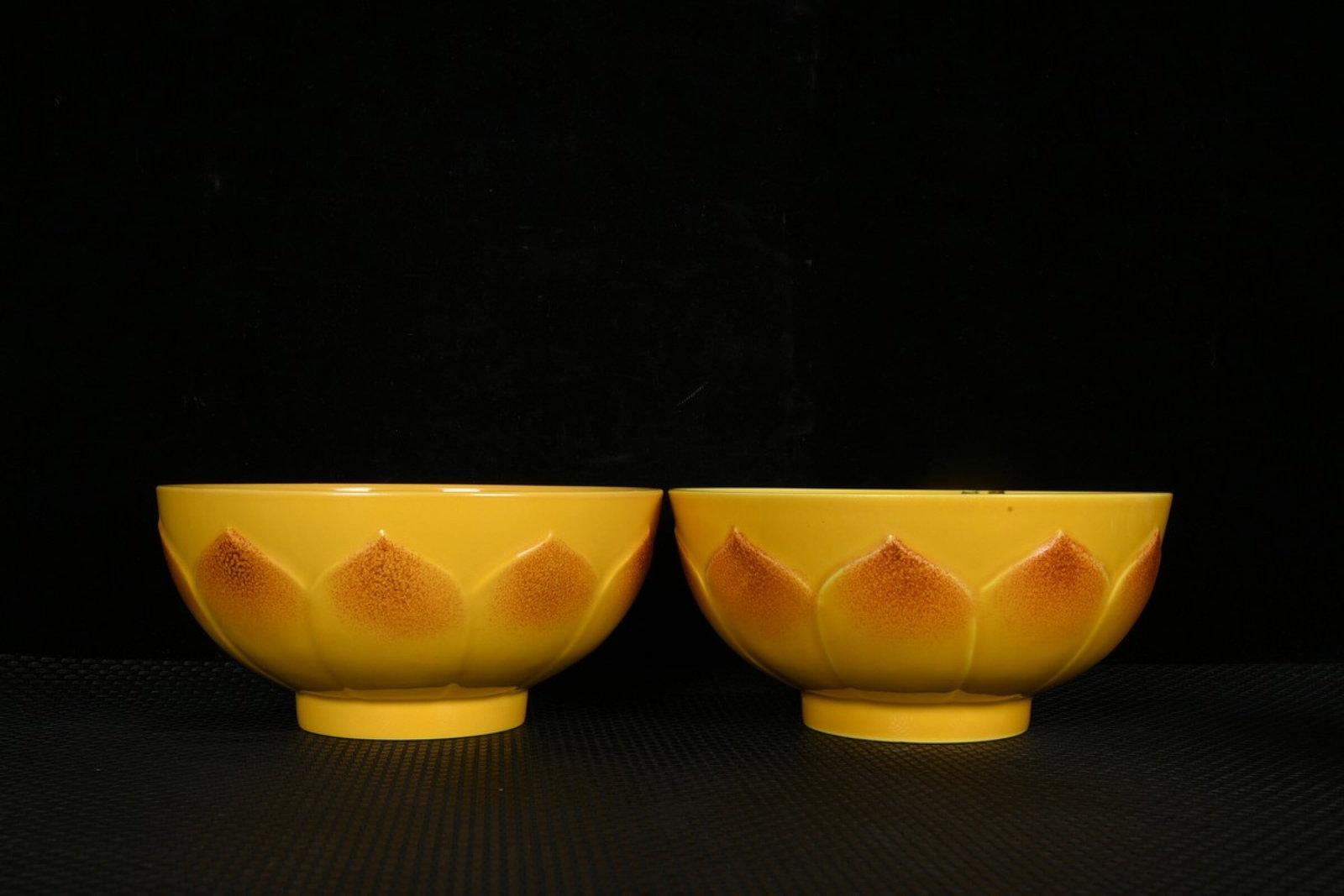 A Pair of Exquisite Yellow Ground Famille-Rose Peach Pattern Bowls: A Pair of Exquisite Yellow Ground Famille-Rose Peach Pattern Bowl,Qing Dynasty,China,Qianlong Four-character Mark,Size:3.5inx7.5ins 一对黄地粉彩桃子 