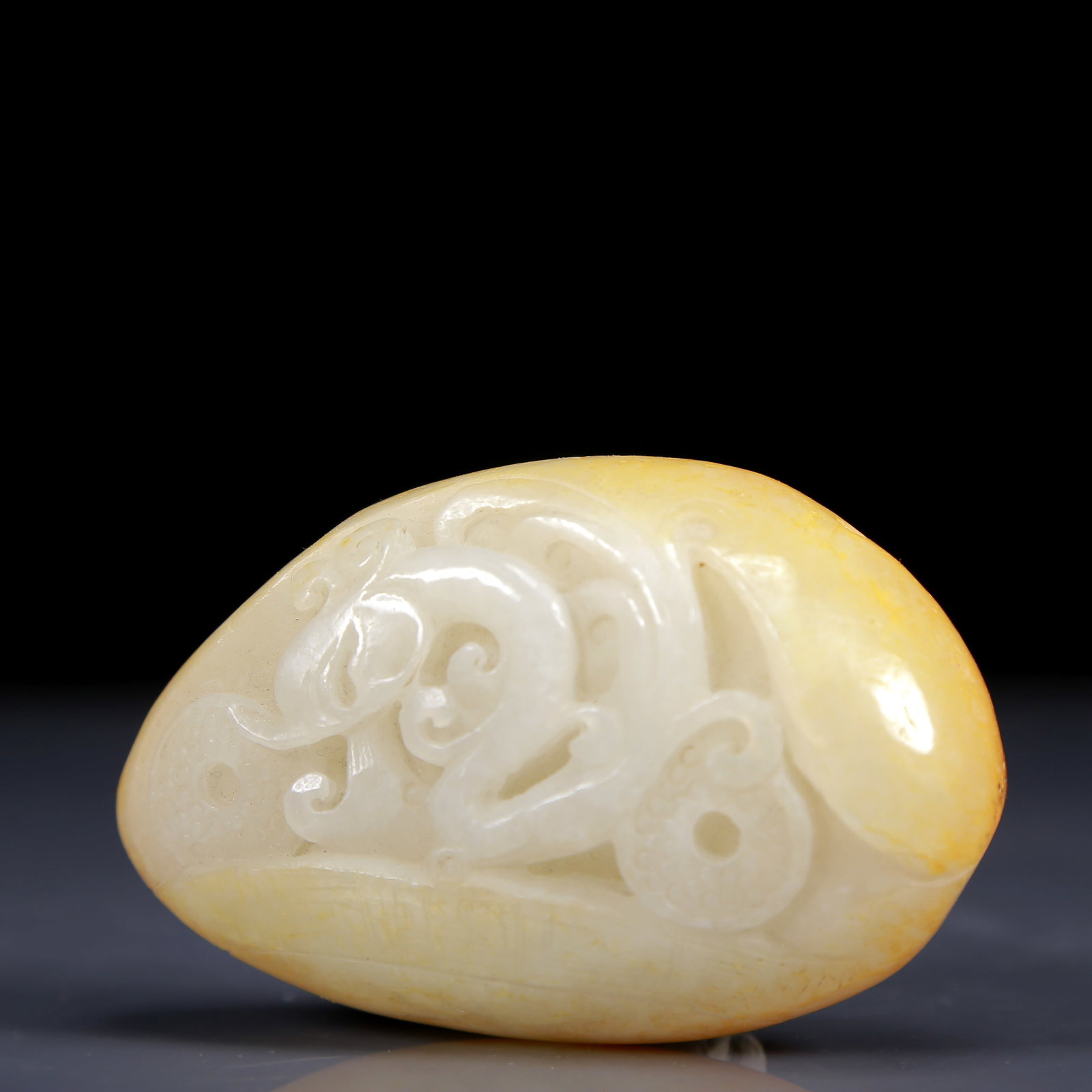 An Exquisite White Jade Beast Pattern Ornament - 2