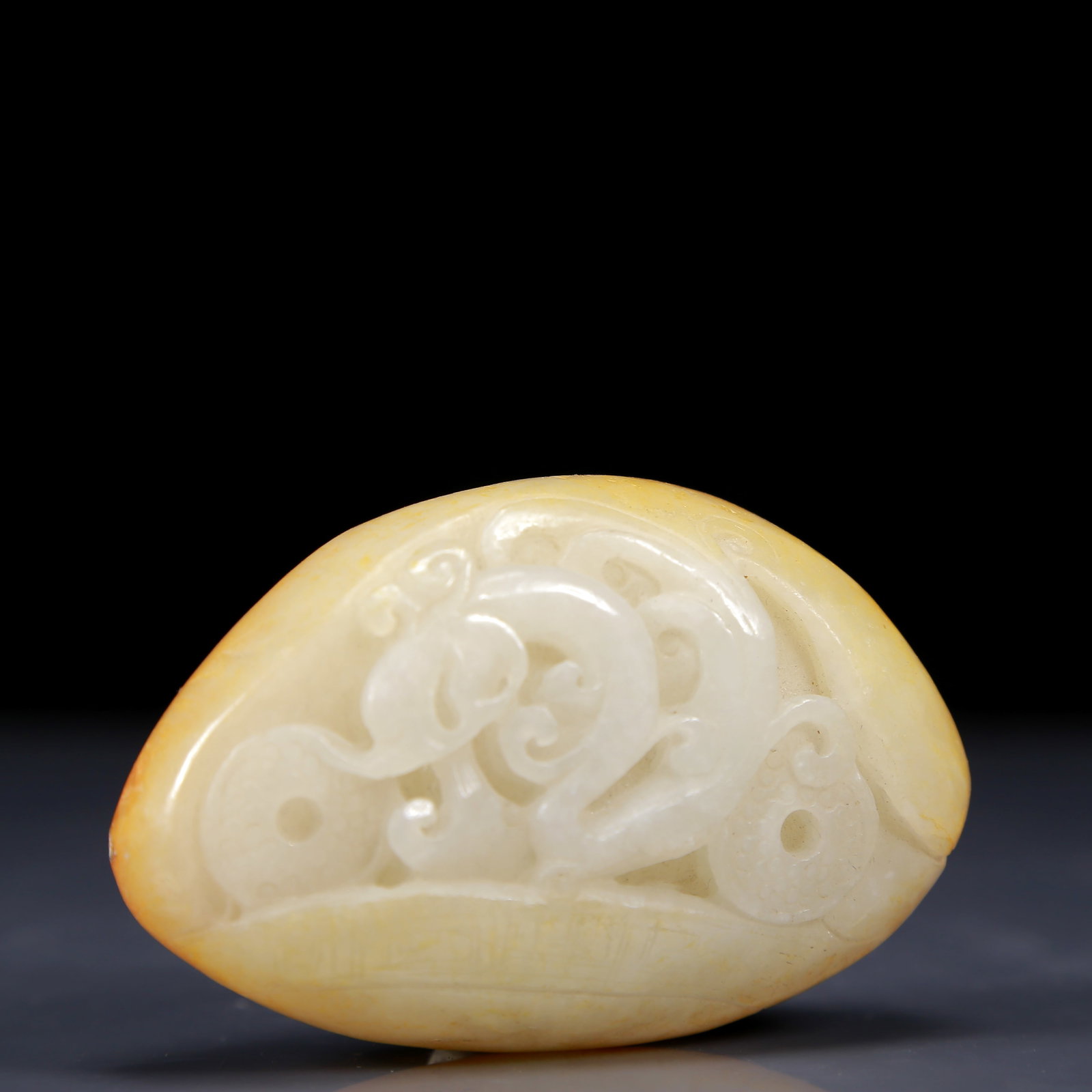An Exquisite White Jade Beast Pattern Ornament - 3