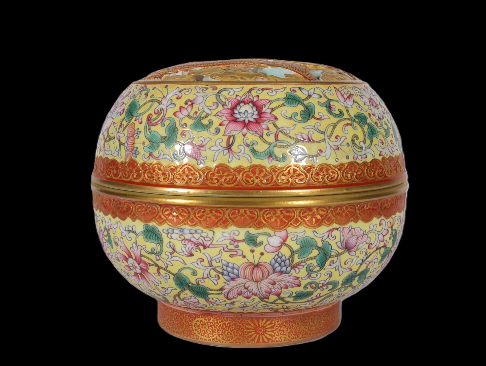 An Exquisite Famille-Rose Yellow Ground Lotus and Dragon Pattern Box with Cover: An Exquisite Famille-Rose Yellow Ground Lotus and Dragon Pattern Box with Cover,Qing Dynasty,China,Qianlong Four-character Mark,Size:5.9inx7in 粉彩黄地缠枝莲&
