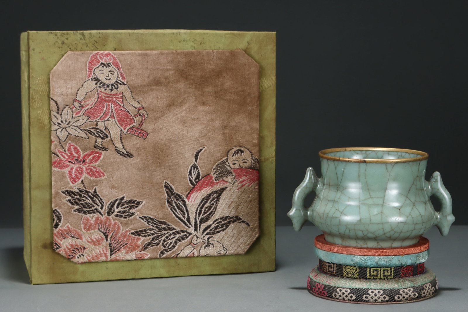 An Exquisite Guan yao Celadon Glazed Double-Ears Censer,with an Imperial Poem by Emperor Qianlong: An Exquisite Guan yao Celadon Glazed Double-Ears Censer,with an Imperial Poem by Emperor Qianlong,Song Dynasty,China,Size:3.1inx5.7in 官窑粉青釉双耳香&#