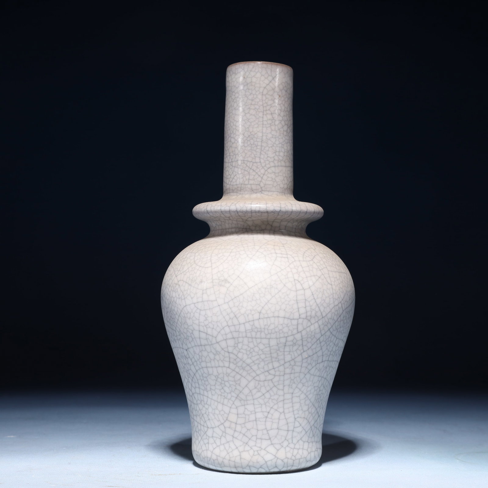 An Exquisite Ding yao Vase: An Exquisite Ding yao Vase Ding yao Vase,Song Dynasty,China,Size:4.3inx9.1in,Weight:700g 定窑瓶,中国宋代