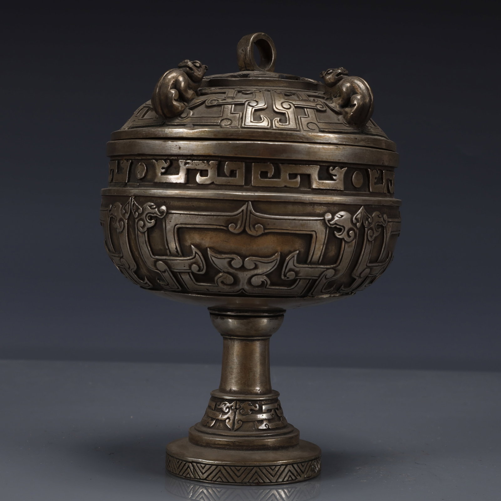 An Exquisite Silver-Plated Bronze Dragon Pattern Censer: An Exquisite Silver-Plated Bronze Dragon Pattern Censer,Qing Dynasty, China,With Mark,Size:5.1inx5.1inx7.9in,Weight:1700g 铜镀银龙纹香炉,中国ę