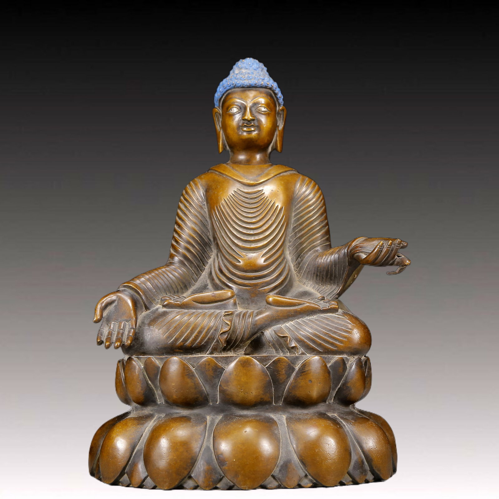 A Solemn Bronze Statue of Sakyamuni: A Solemn Bronze Statue of Sakyamuni,Ming Dynasty, China,Size:9.8inx8.3inx15in,Weight:9225g 铜释迦摩尼像，明代