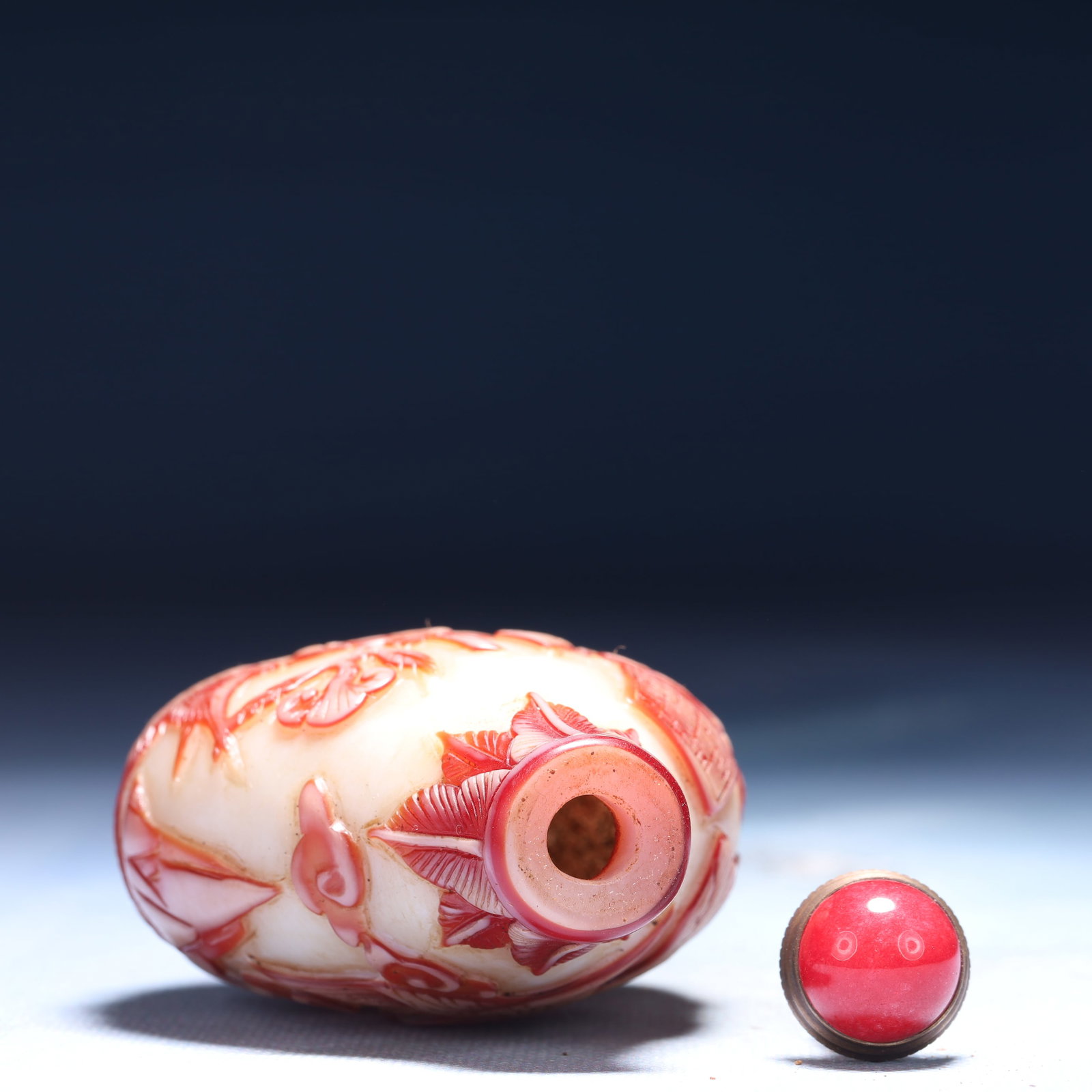 An Exquisite Glass Auspicious Cloud and Crane Pattern Snuff Bottle - 6