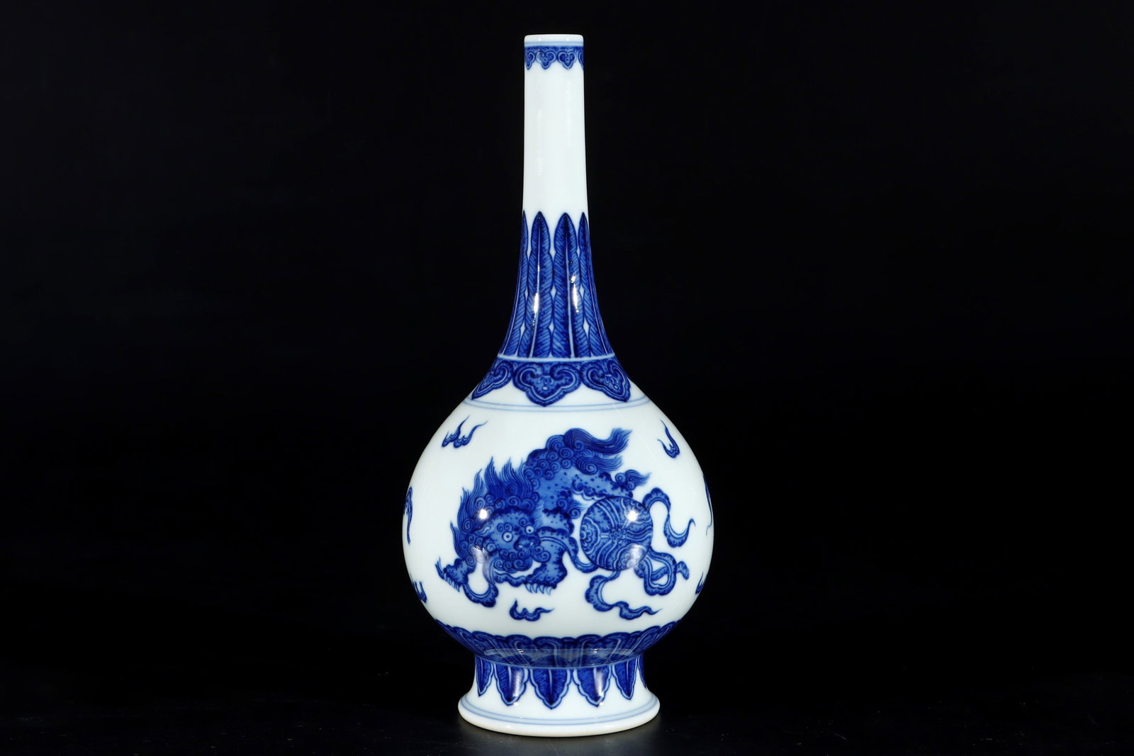 An Exquisite Blue and White Lion Pattern Vase: An Exquisite Blue and White Lion Pattern Vase,Qing Dynasty,China,Qianlong Six-character Mark,Size:9inx4.2in 青花狮子纹瓶中国清代,乾