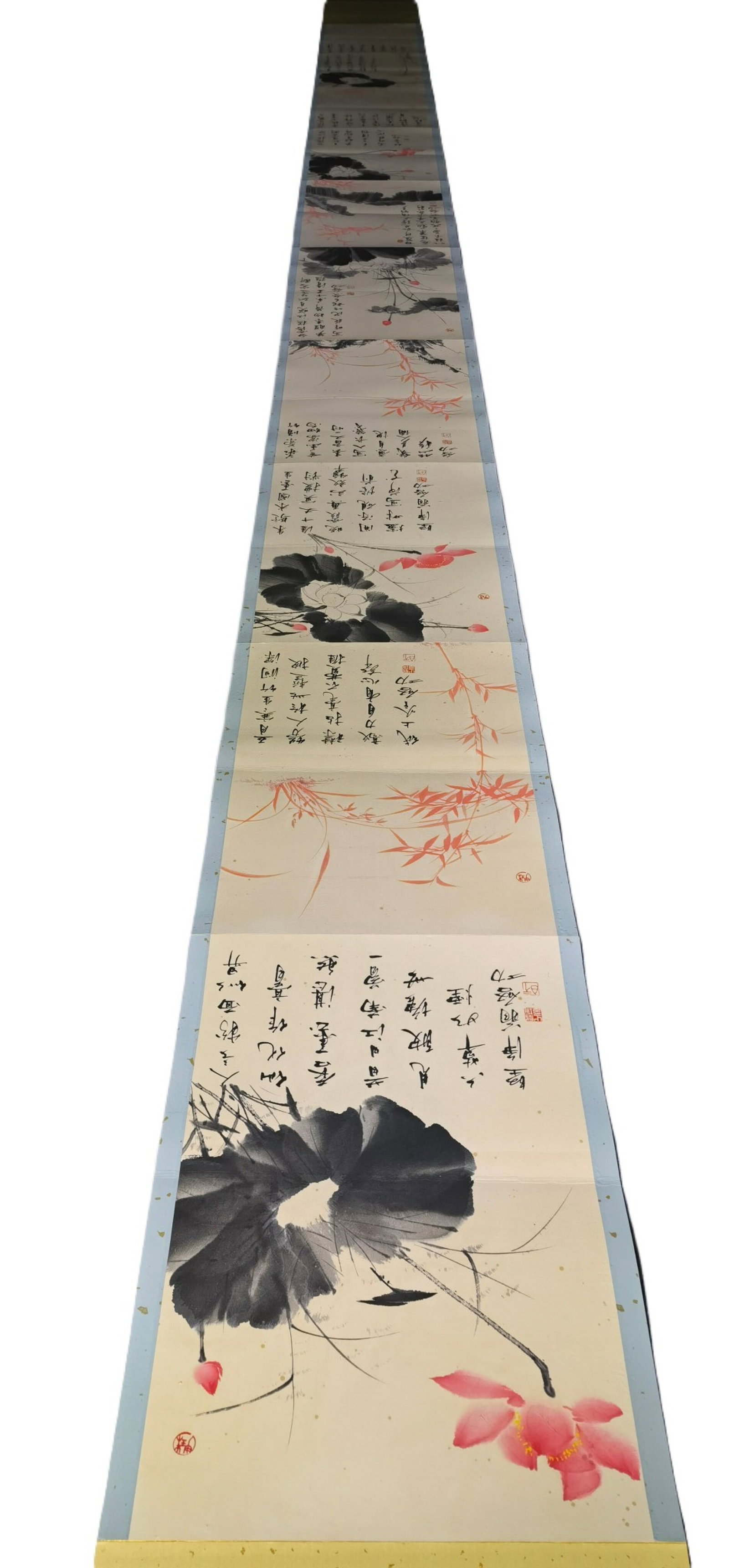 A Chinese Album Ink Painting of Flower on Paper: A Chinese Album Ink Painting of Flower on Paper,Qi Gong,Size:(overall length)322.8inx19.7in,(Without frame)26.8inx17.3in 一本中国水墨花卉画册