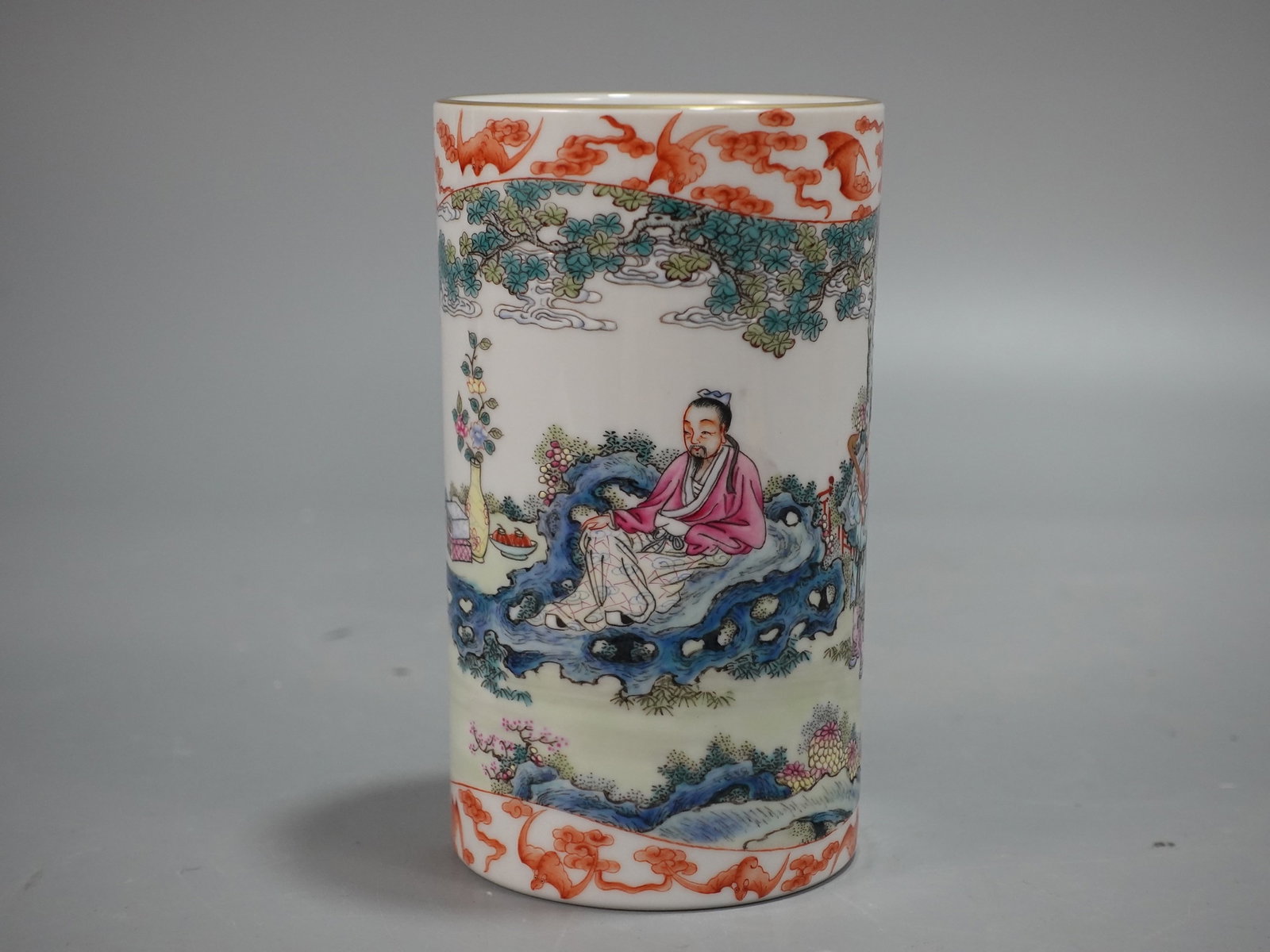 An Exquisite Famille-Rose Figure Pattern Brush Pot - 2