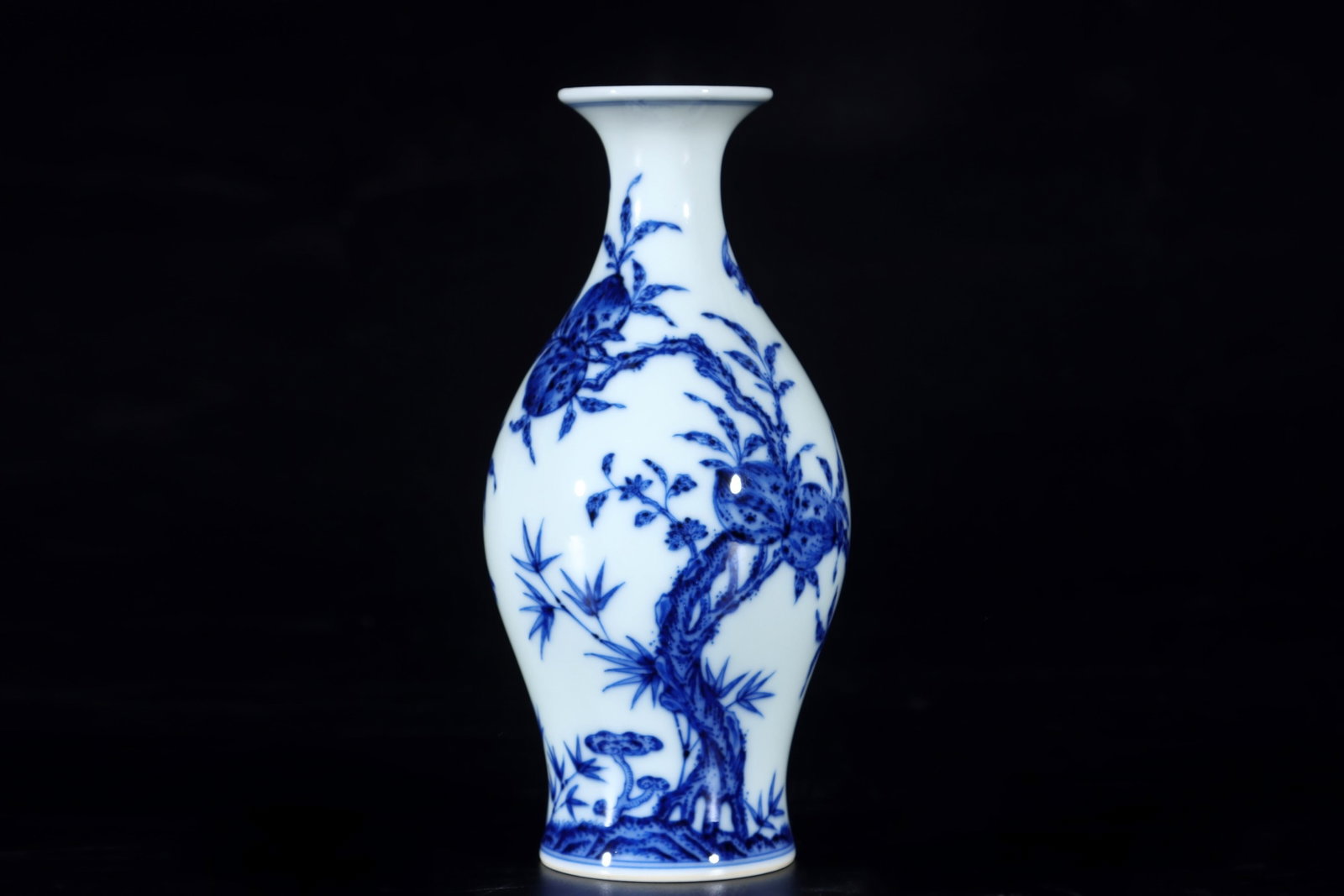 An Exquisite Blue and White Bats and Peach Pattern Vase: An Exquisite Blue and White Bats and Peach Pattern Vase,Qing Dynasty,China,Yongzheng Six-character Mark,Size:6.6inx3.2in 青花福寿纹瓶中国清代