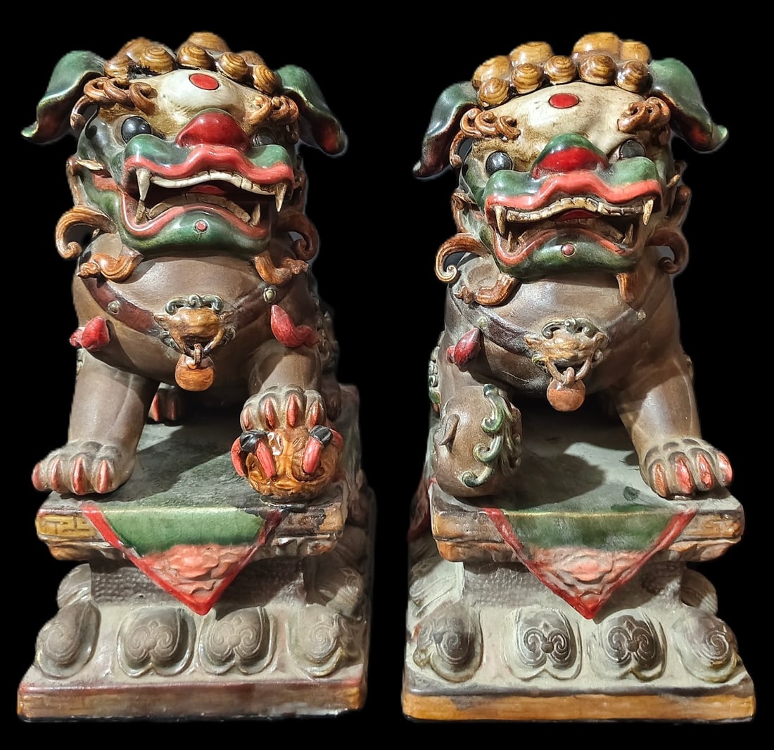 A Pair of Exquisite Shiwan yao Lion Ornament: A Pair of Exquisite Shiwan yao Lion Ornament,Qing Dynasty, China,Size:11inx7.1inx14.2in 一对石湾窑狮子摆件,中国清代