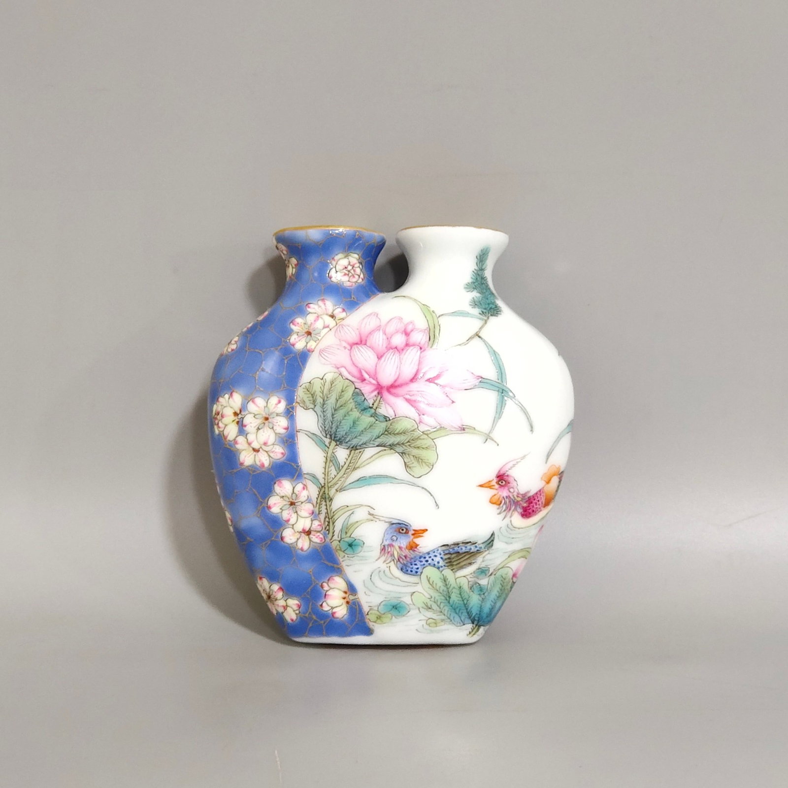 An Exquisite Famille-Rose Flower and Mandarin Duck Pattern Snuff Bottle: An Exquisite Famille-Rose Flower and Mandarin Duck Pattern Snuff Bottle,Qing Dynasty,China,Qianlong Six-character Mark,Size:2.9inx2.6in 粉彩花卉鸳鸯纹鼻