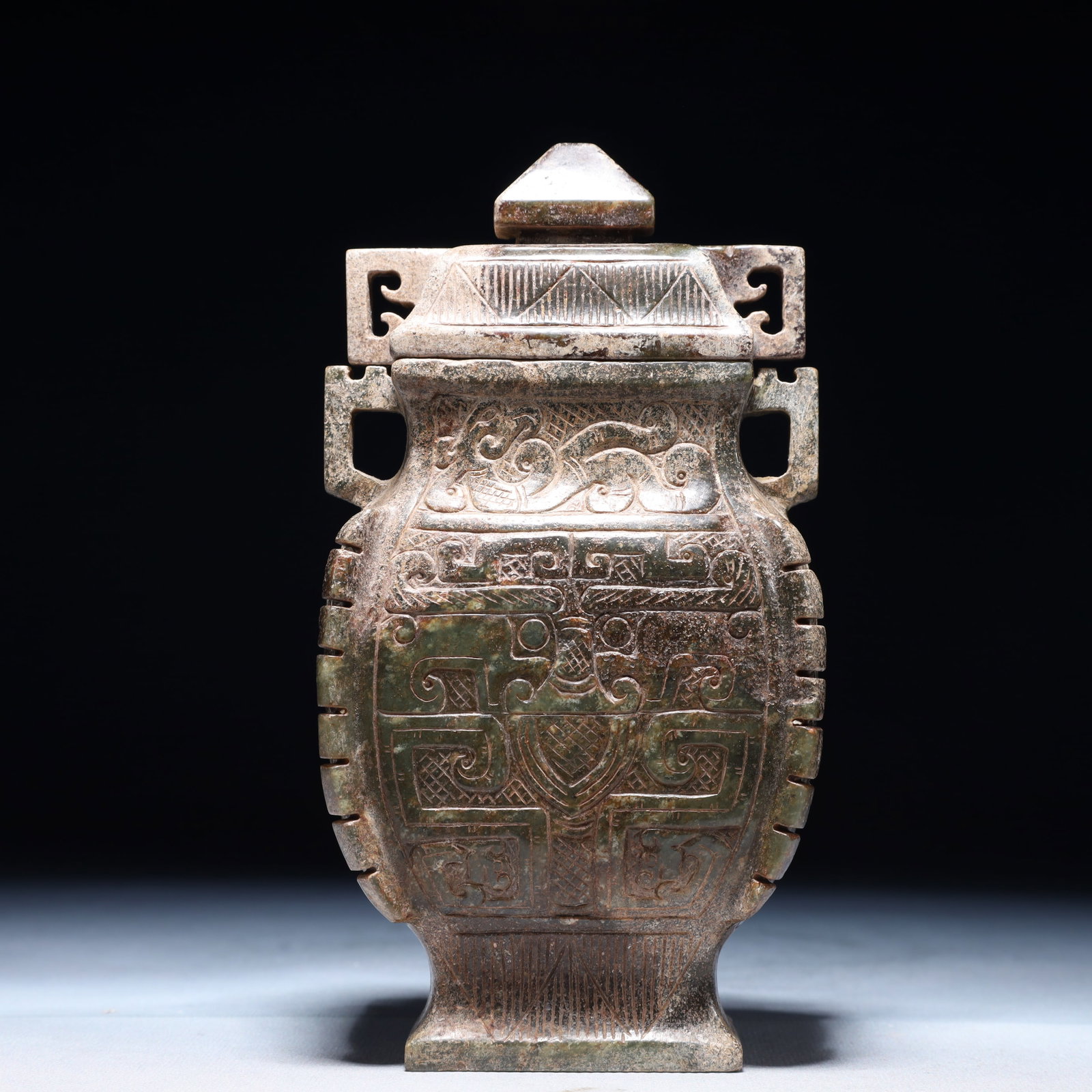 An Archaic Archaic Jade Chi-Dragon Pattern Double-Ears Bottle: An Archaic Archaic Jade Chi-Dragon Pattern Double-Ears Bottle,Ancient Time,China,Size:3.9inx2.6inx7.3in,Weight:950g 高古玉螭龙纹双耳盖瓶,