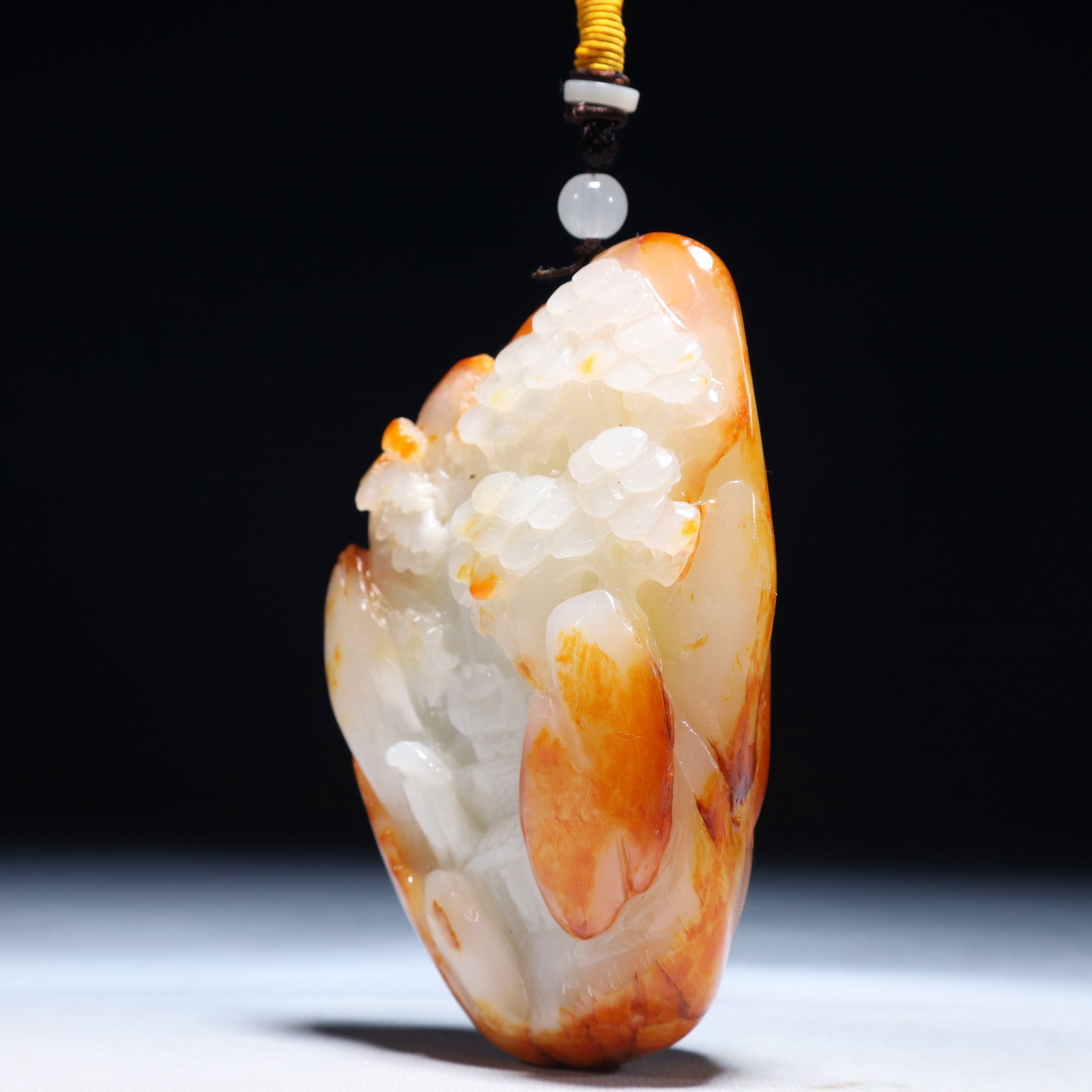 An Exquisite White Jade Landscape Pattern Pendant - 2
