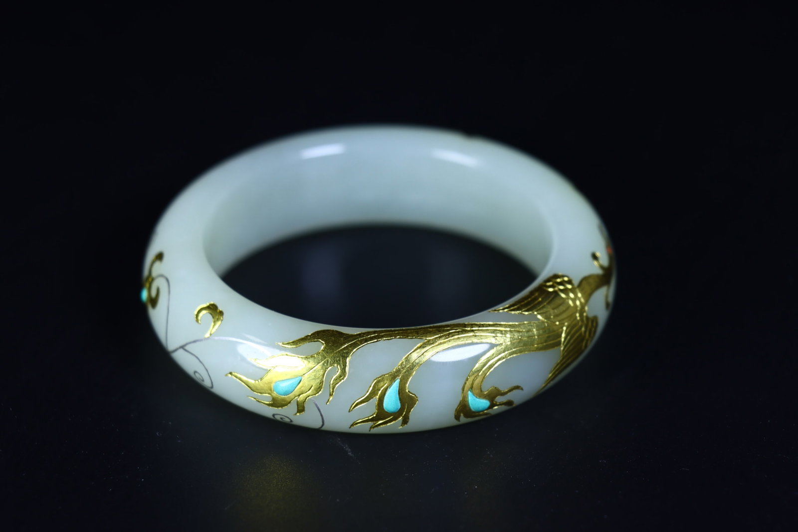 An Exquisite White Jade Cover with Gold Phoenix Pattern Bracelets: An Exquisite White Jade Cover with Gold Phoenix Pattern Bracelets,Qing Dynasty, China,Size:(inside diameter):2.2in,(outside diameter):3.1in,Weight:95g