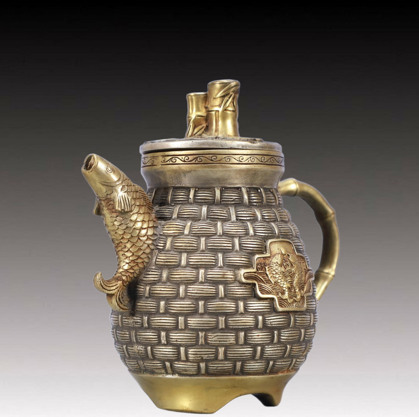 A Rare Gilt Silver Fish Pattern Ewer - 4