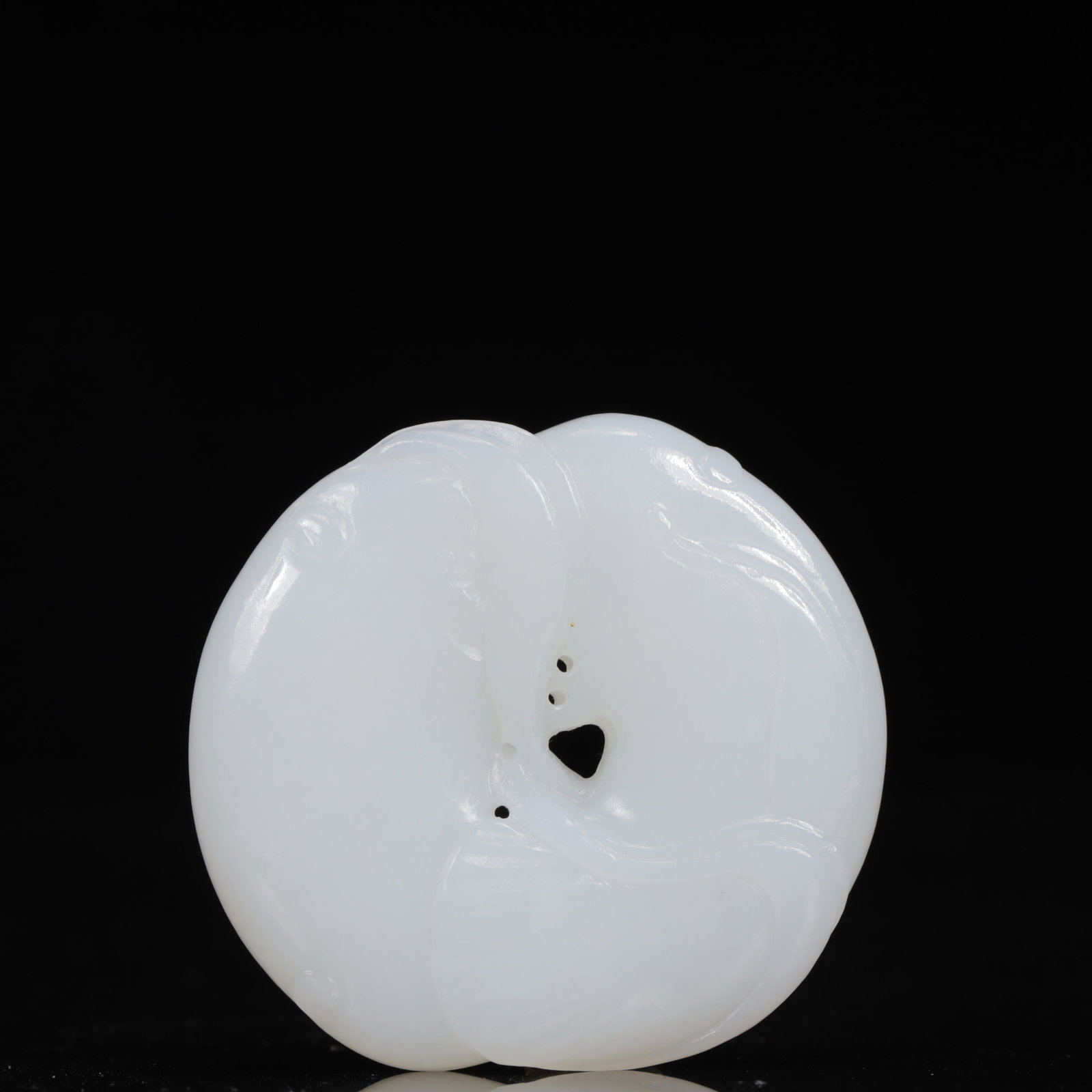 An Exquisite White Jade Fish Pendant: An Exquisite White Jade Fish Pendant,Qing Dynasty, China,Size:2inx0.4inx2in,Weight:55g 白玉鱼挂件,中国清代