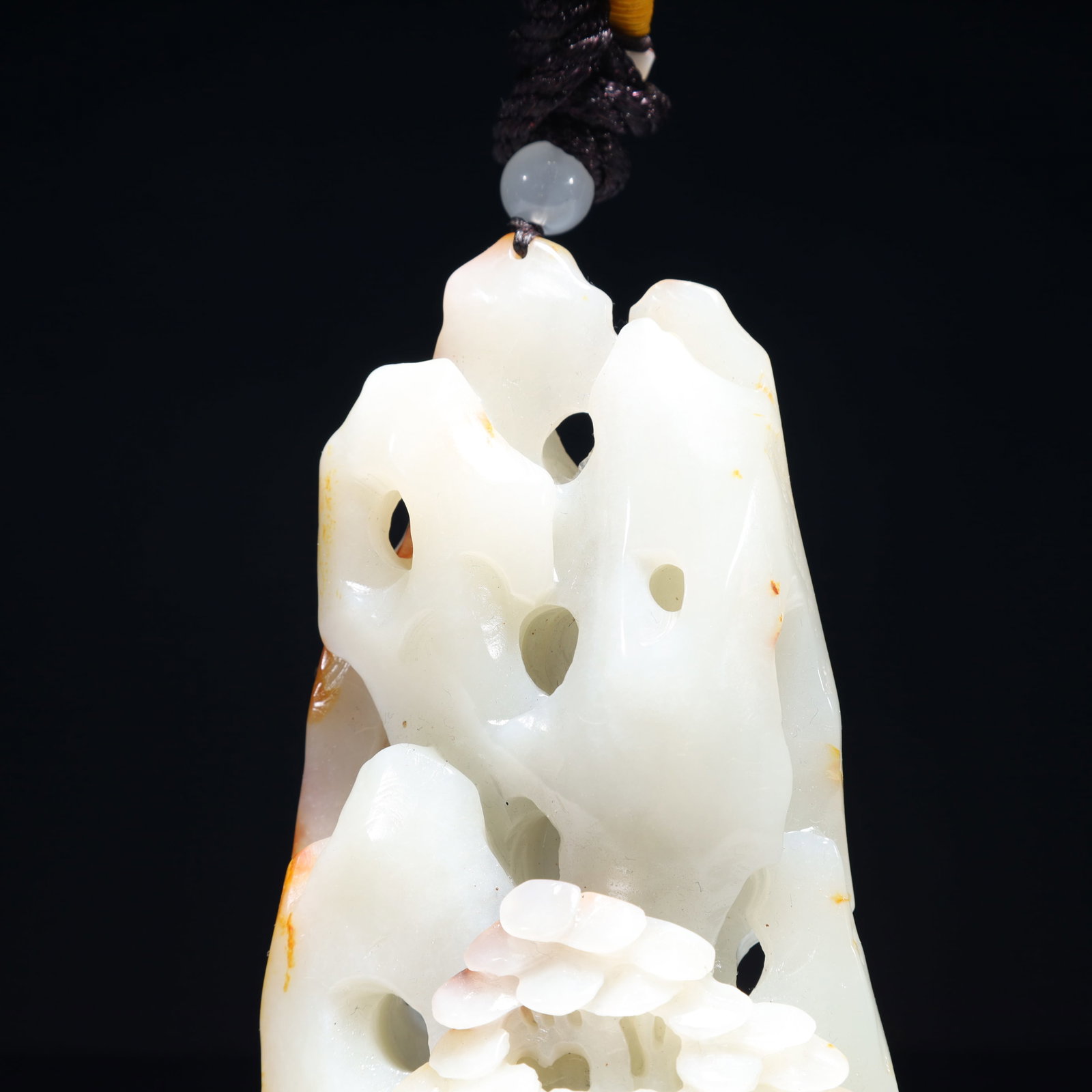 An Exquisite White Jade Landscape Pattern Pendant - 2