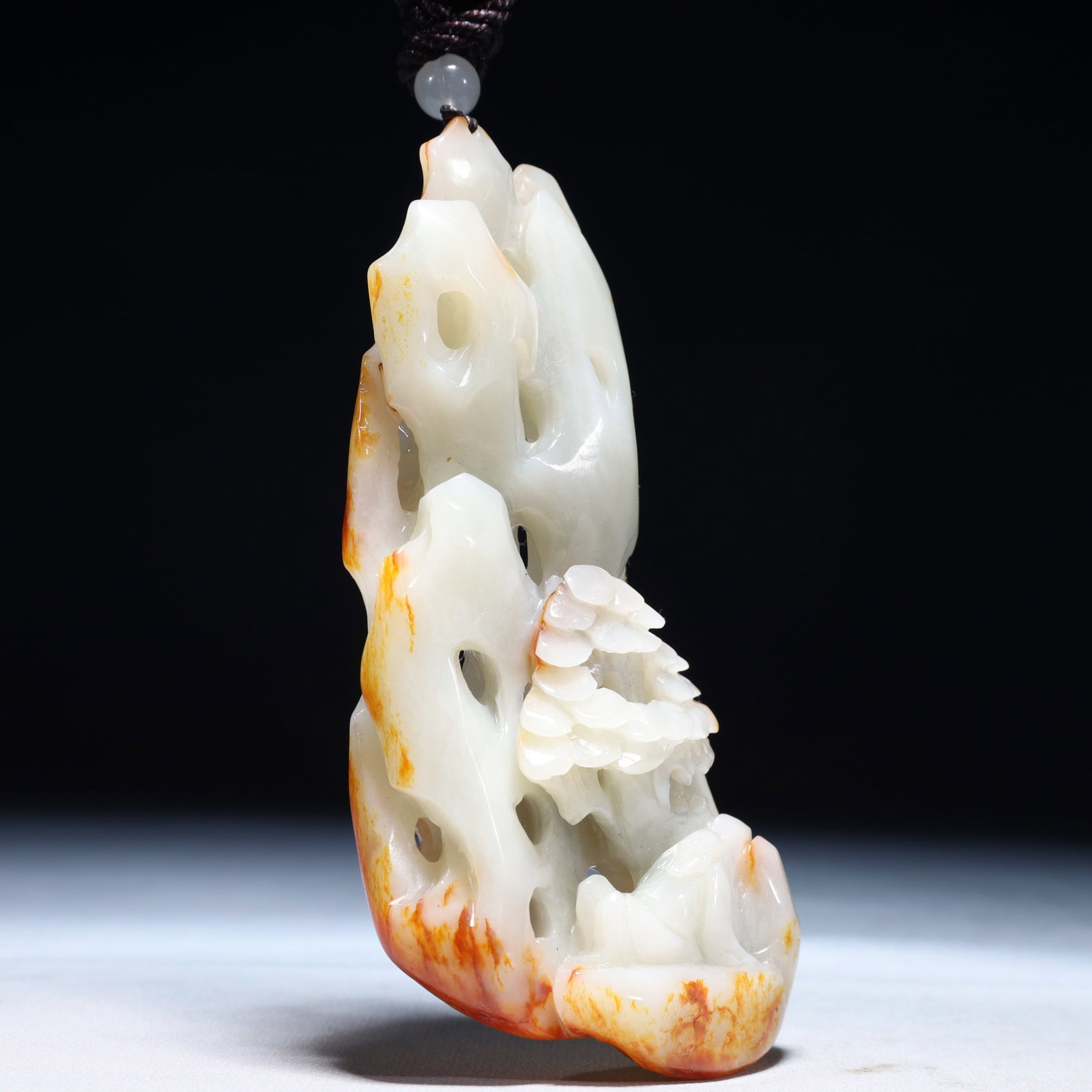 An Exquisite White Jade Landscape Pattern Pendant - 5