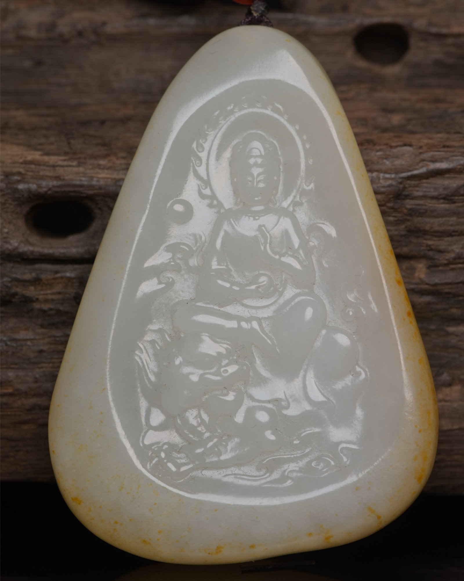 An Exquisite White Jade Statue of Avalokitesvara Pendant: An Exquisite White Jade Statue of Avalokitesvara Pendant,Qing Dynasty,China,Size:3.2inx2.2inx0.5in,Weight:103g 白玉观音像挂件,中国清代
