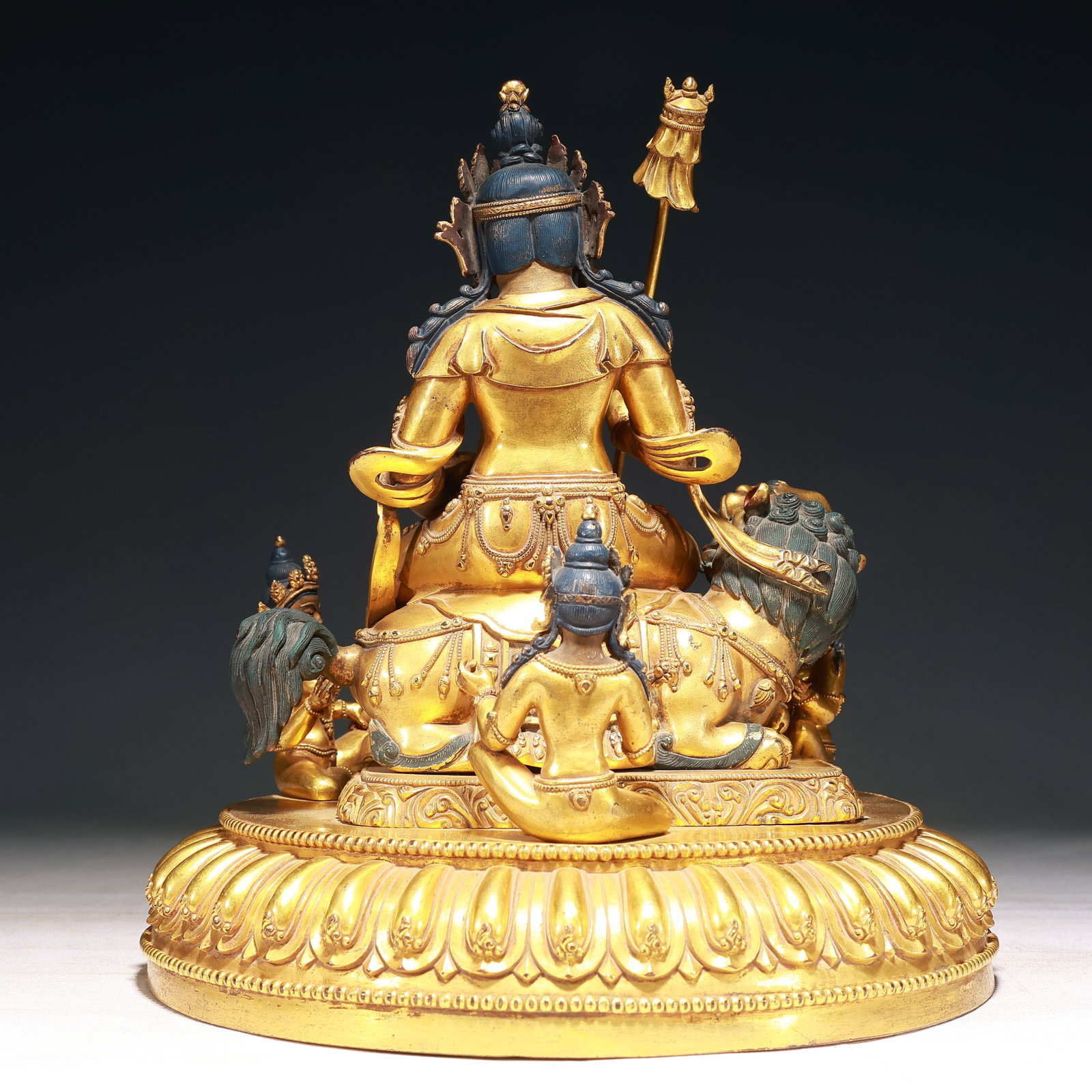 A Solemn Gilt Bronze Statue of Heavenly King Rides the Lion - 10