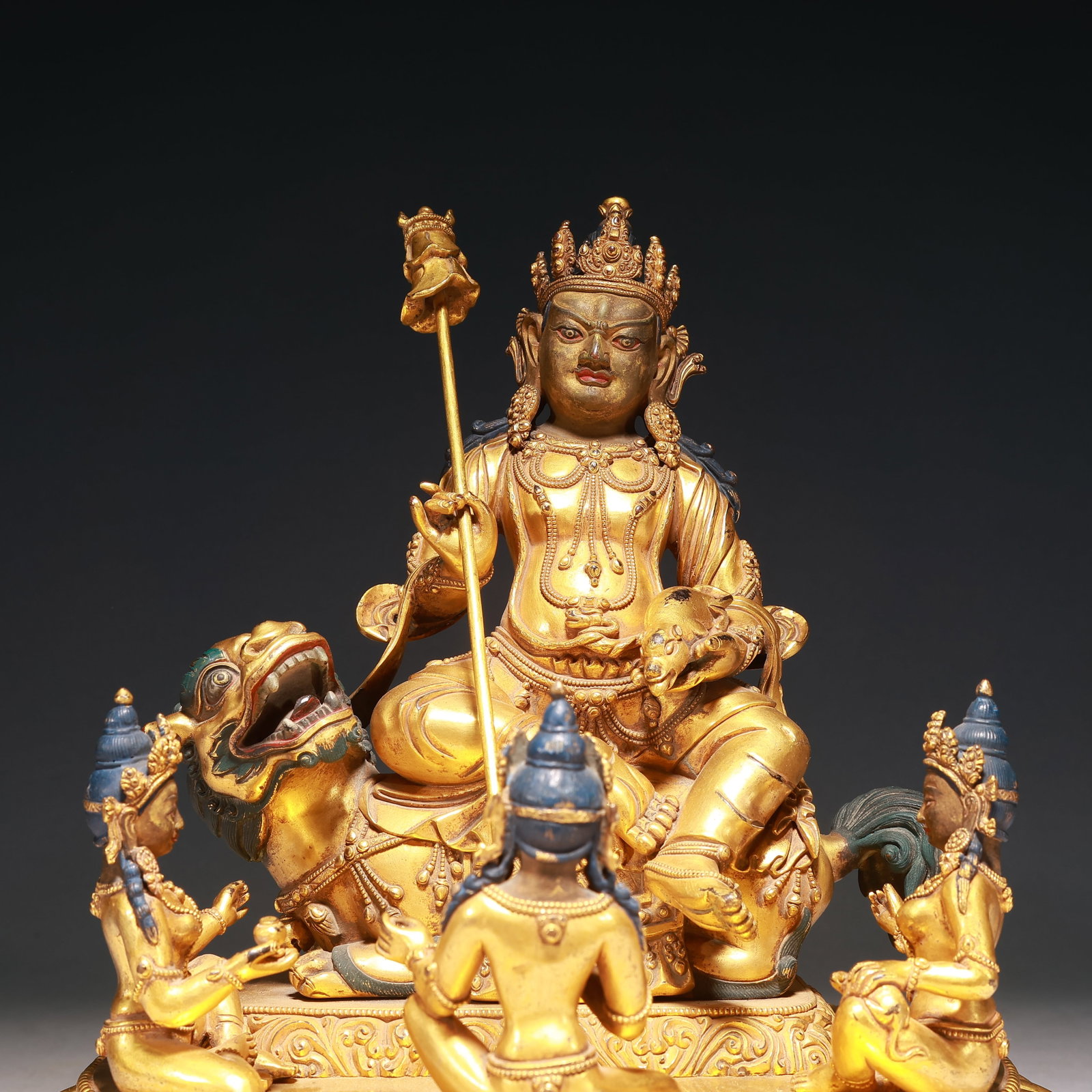 A Solemn Gilt Bronze Statue of Heavenly King Rides the Lion - 2