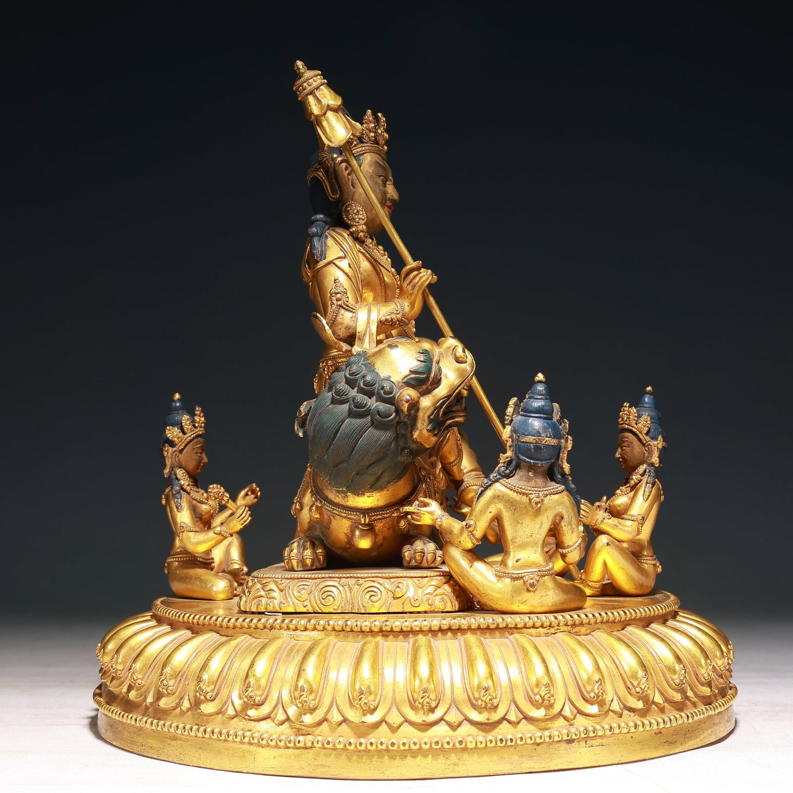 A Solemn Gilt Bronze Statue of Heavenly King Rides the Lion - 9