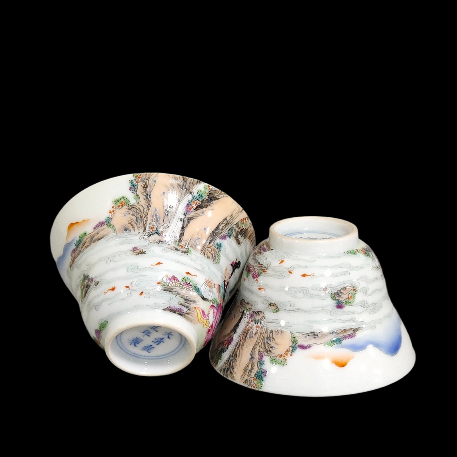 A Pair of Exquisite Famille-Rose Character and Story Pattern Cups: A Pair of Exquisite Famille-Rose Character and Story Pattern Cups,Qing Dynasty,China,Yongzheng Six-character Mark,Size:1.8inx2.7in 一对粉彩人物故事ń