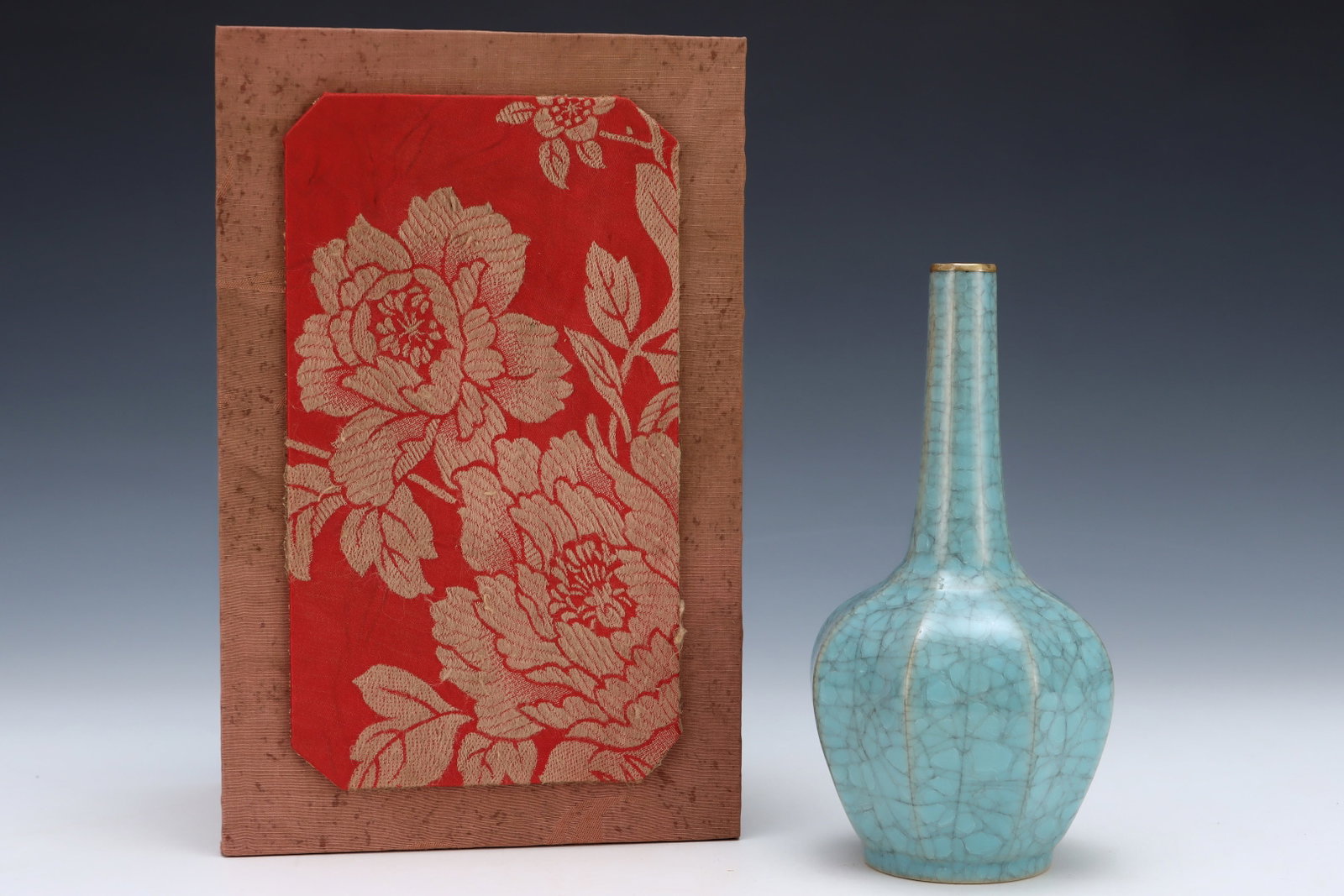 An Exquisite Ru yao Sky Blue Glazed Vase: An Exquisite Ru yao Sky Blue Glazed Vase,Song Dynasty,China,With Mark,Size:7.2inx3.7in 汝窑天蓝釉瓶,中国宋代,带款