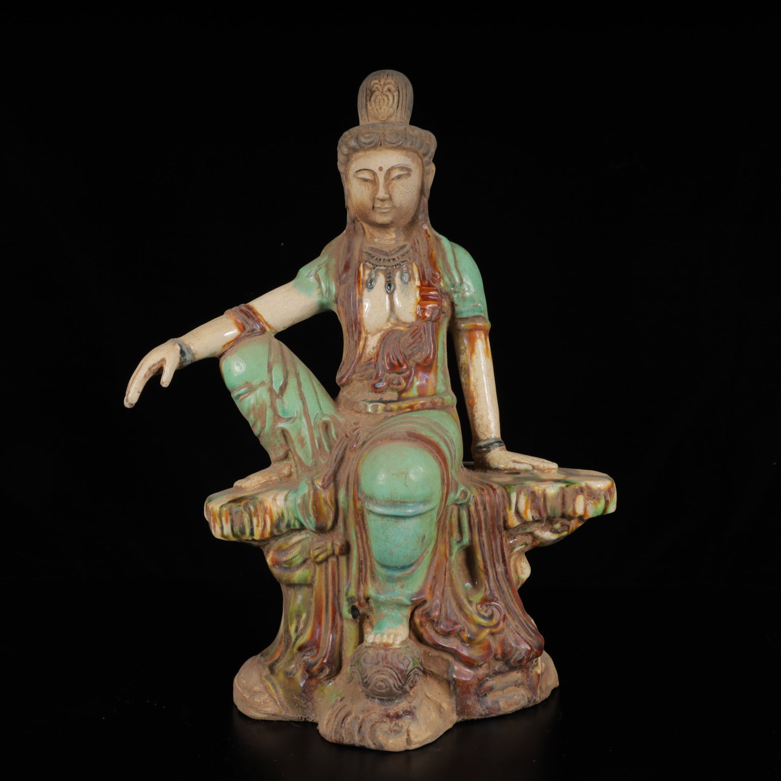 An Exquisite Tang Tri-Color Glazed Pottery Statue of Avalokitesvara Ornament: An Exquisite Tang Tri-Color Glazed Pottery Statue of Avalokitesvara Ornament,Tang Dynasty,China,Size:14.2inx10.6inx5.9in,Weight:2250g