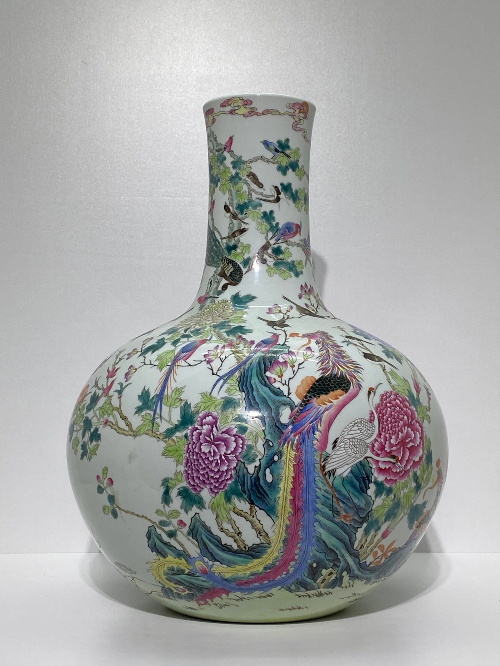 A Huge Famille-Rose Flower and Bird Pattern Vase: A Huge Famille-Rose Flower and Bird Pattern Vase,Qing Dynasty,China,Qianlong Six-character Mark,Size:20.1inx15.7in