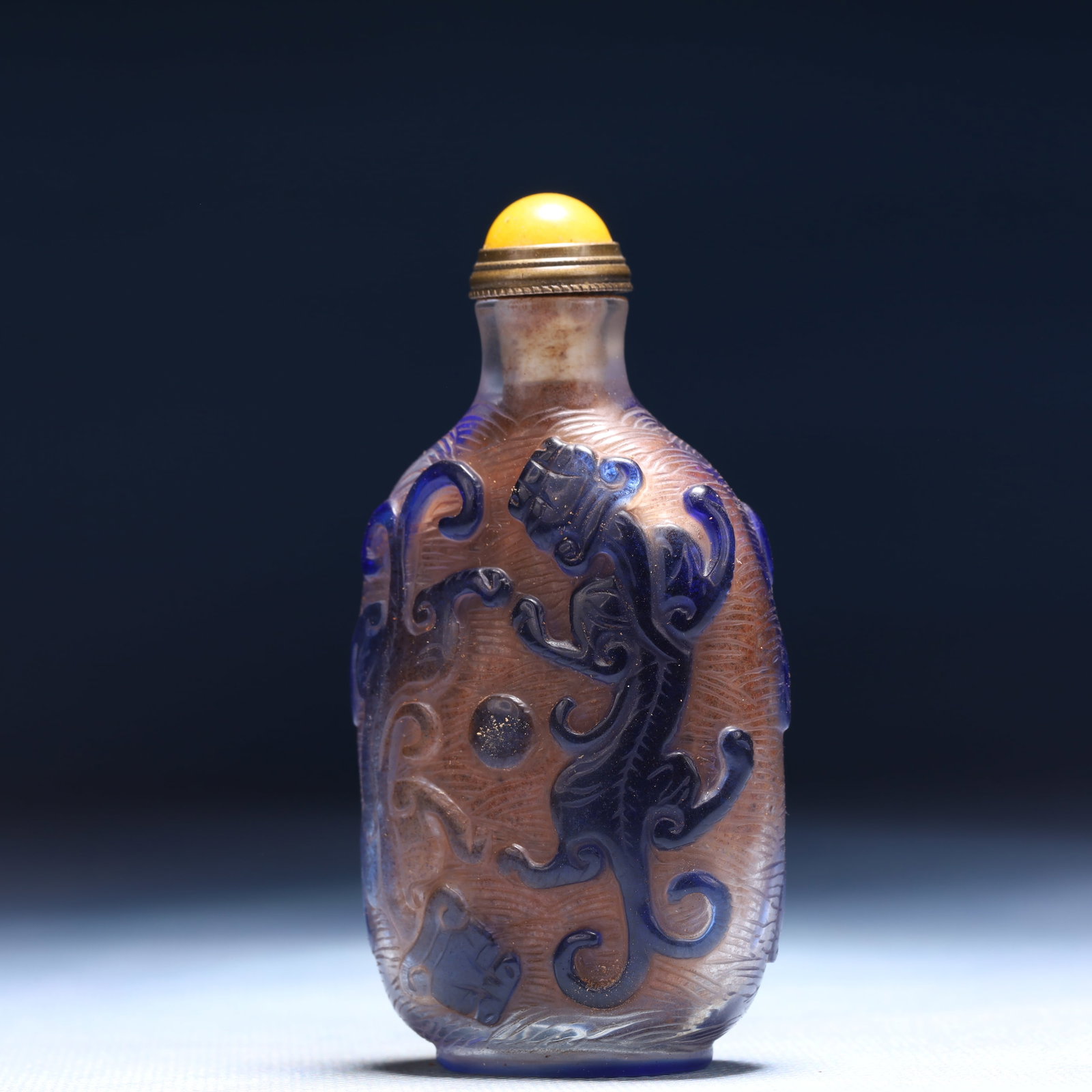 An Exquisite Glass Chi-Dragon Pattern Snuff Bottle - 2