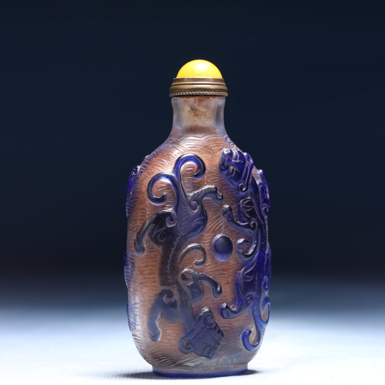 An Exquisite Glass Chi-Dragon Pattern Snuff Bottle - 3