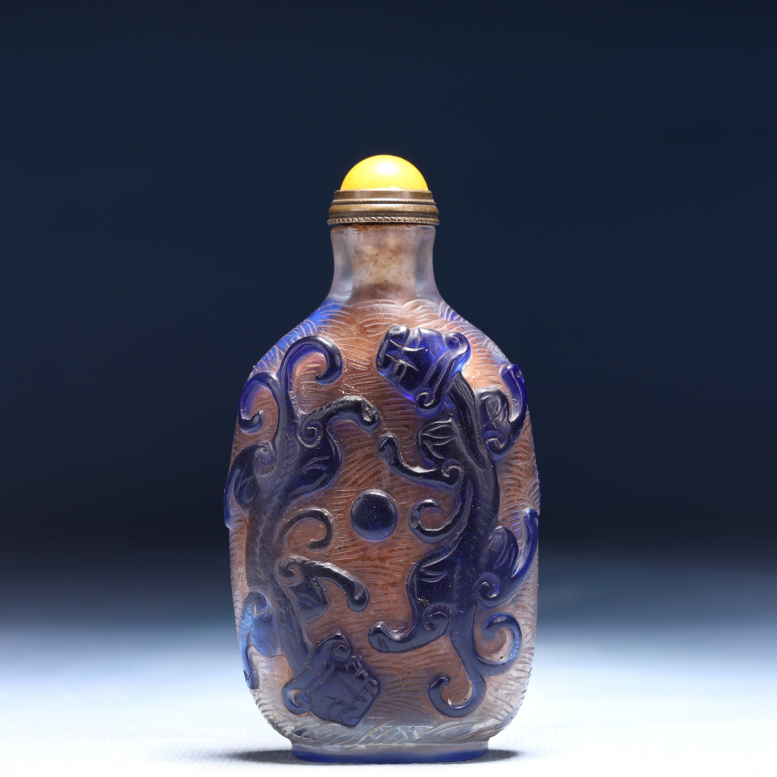An Exquisite Glass Chi-Dragon Pattern Snuff Bottle - 4