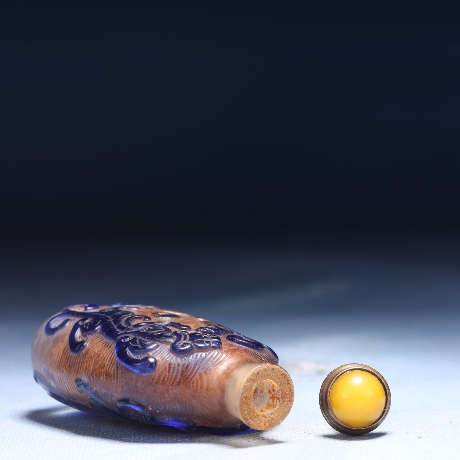 An Exquisite Glass Chi-Dragon Pattern Snuff Bottle - 6