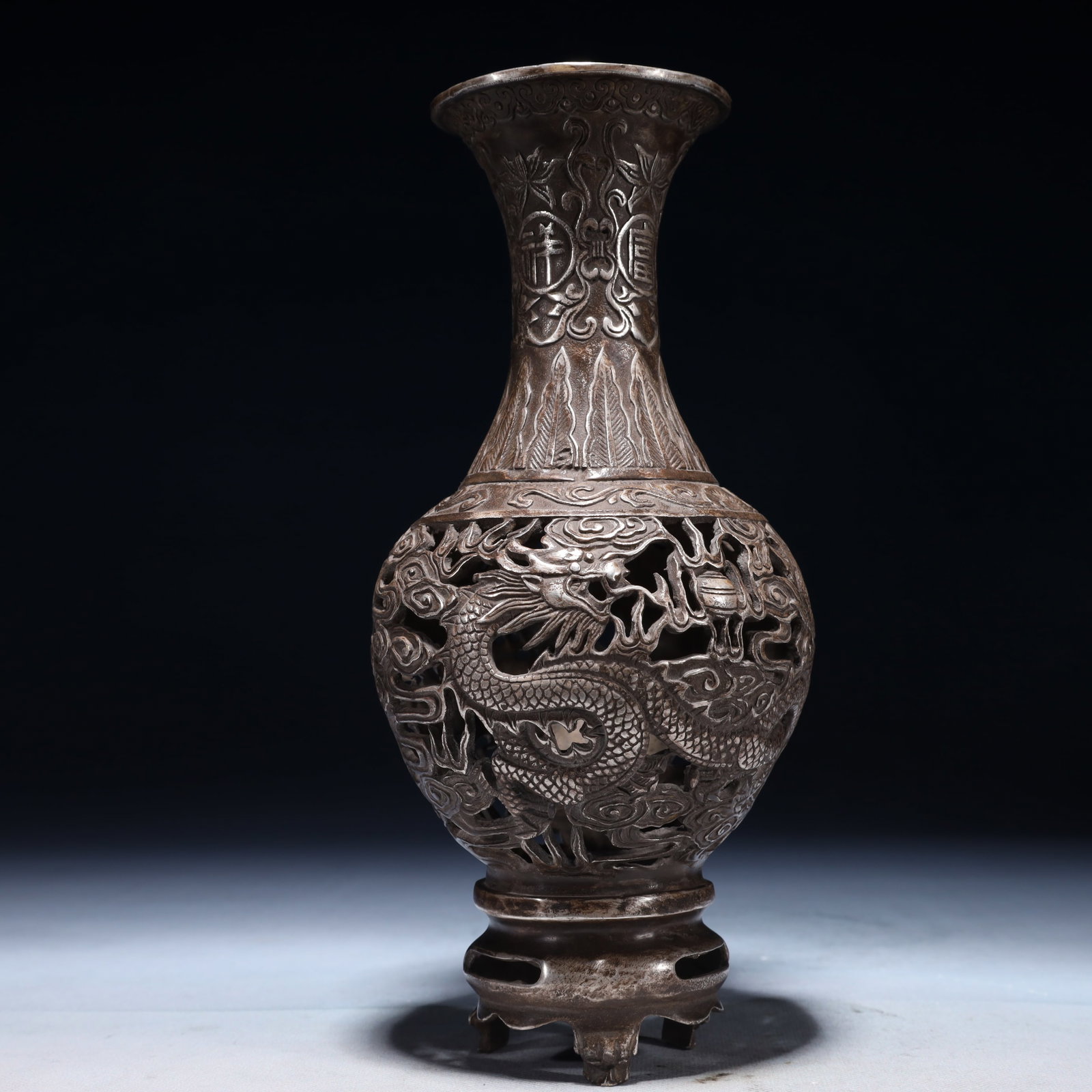 An Exquisite Silver-plated Bronze Auspicious Cloud and Dragon Pattern Vase: An Exquisite Silver-plated Bronze Auspicious Cloud and Dragon Pattern Vase,Qing Dynasty,China,Qianlong Four-character Mark,Size:7.1inx3.9inx9.8in,Weight:750g 铜镀银祥云&#