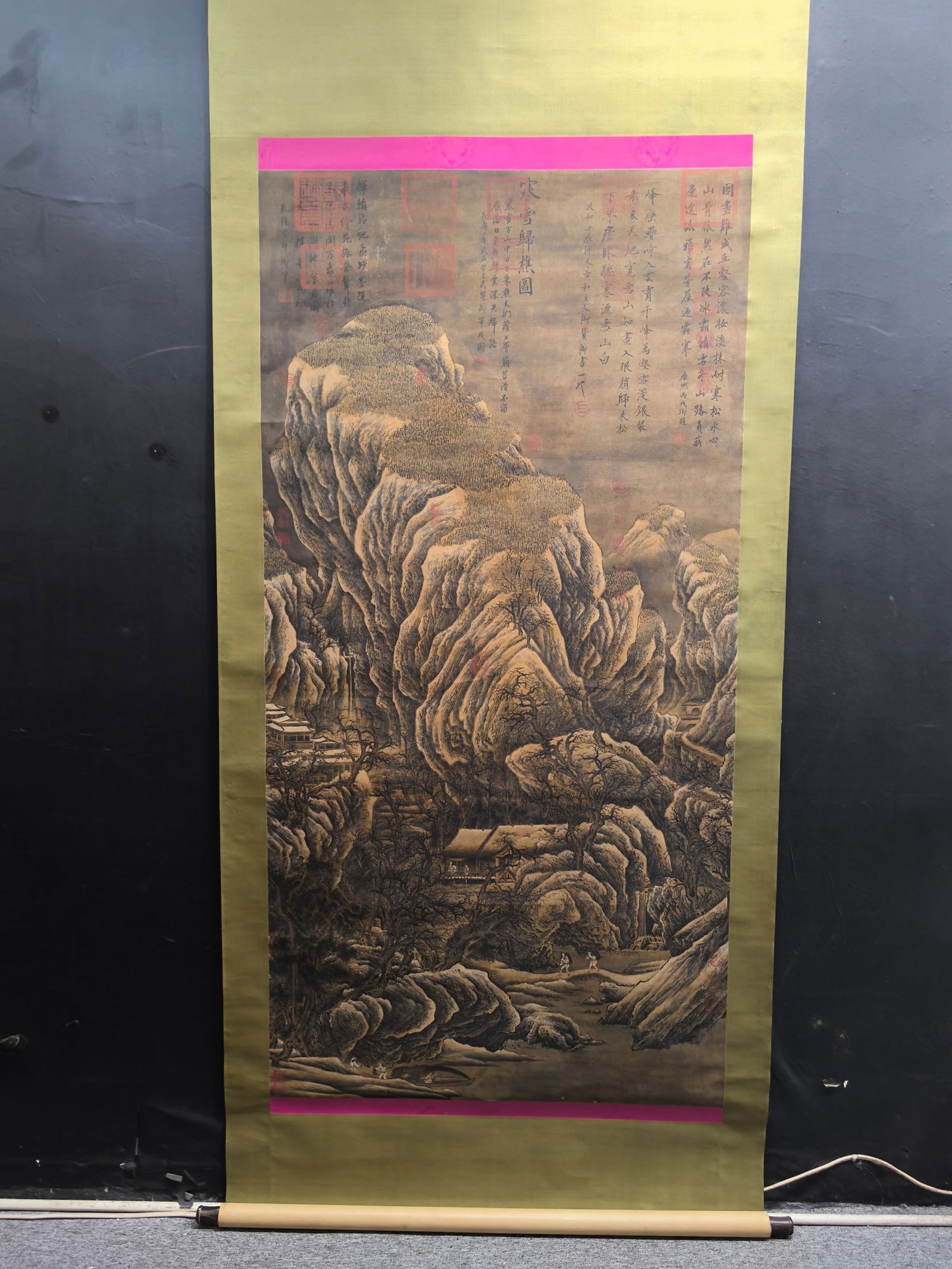 A Chinese Vertical Scroll Ink Painting of Landscape on Silk: A Chinese Vertical Scroll Ink Painting of Landscape on Silk,Wu Zetian,Size:37.2inx73.6in 一幅中国水墨绢本山水画立轴,ઽ