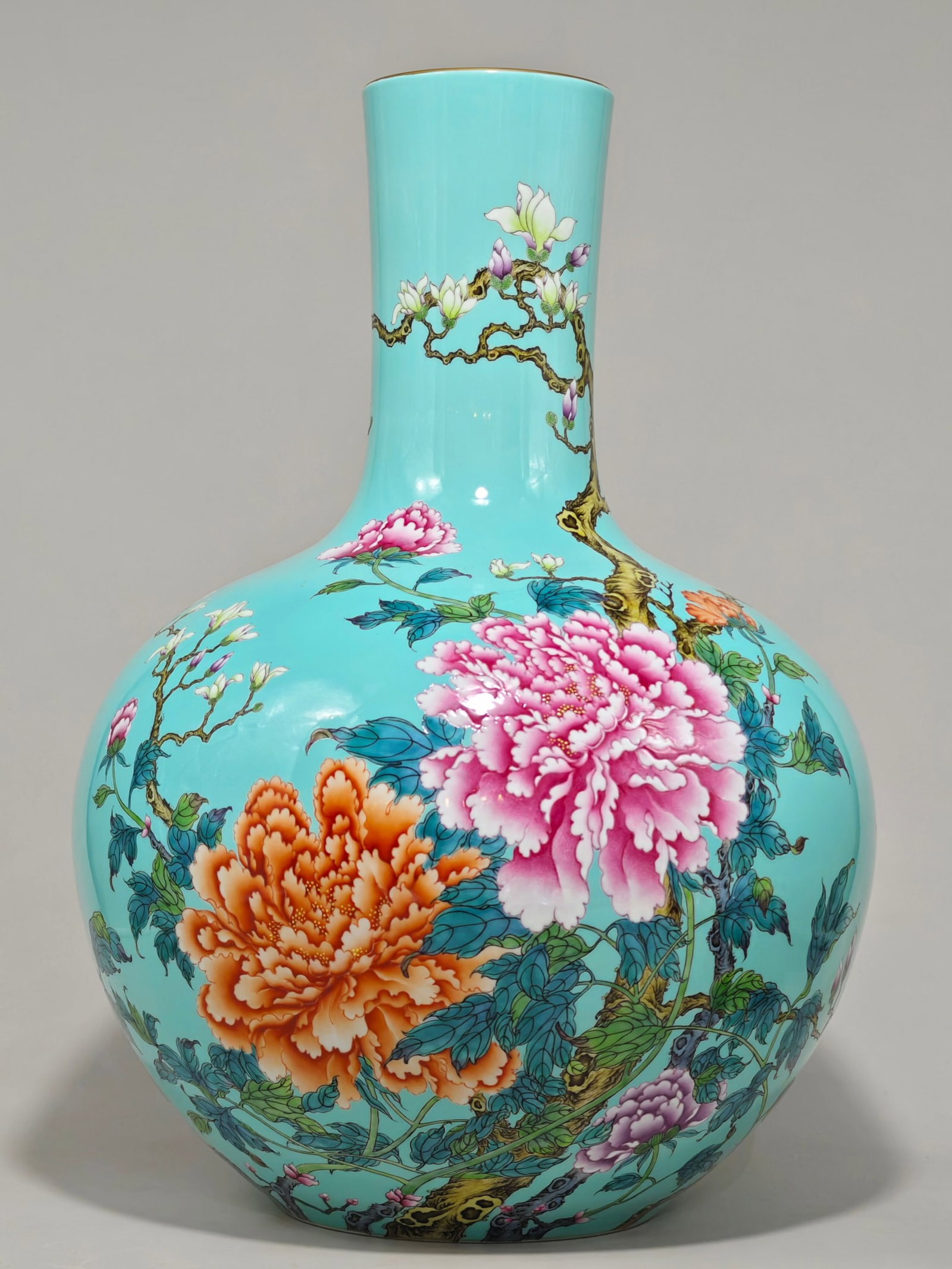 A Huge Enamel Flower Pattern Vase,with poem: A Huge Enamel Flower Pattern Vase,with poem,Qing Dynasty,China,Qianlong Six-character Mark,Size:21.3inx15in 珐琅彩花卉纹瓶,带诗文中