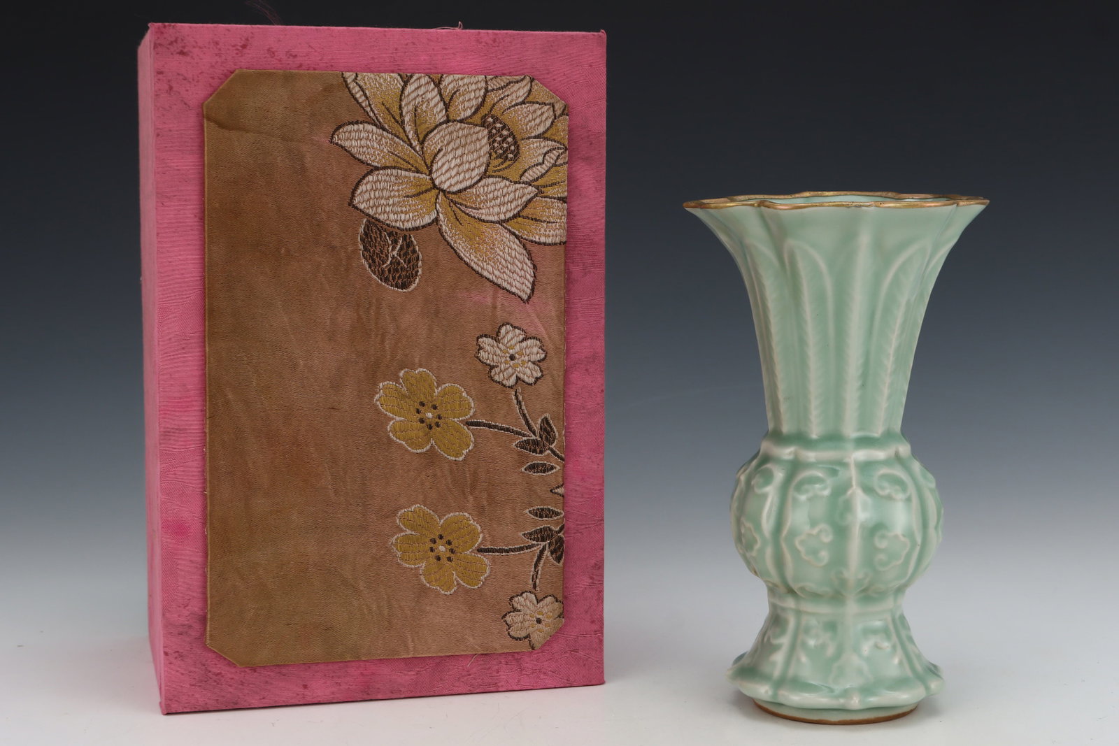 An Exquisite Longquan yao Celadon Glazed Auspicious Cloud Pattern Vase (1 of 8)