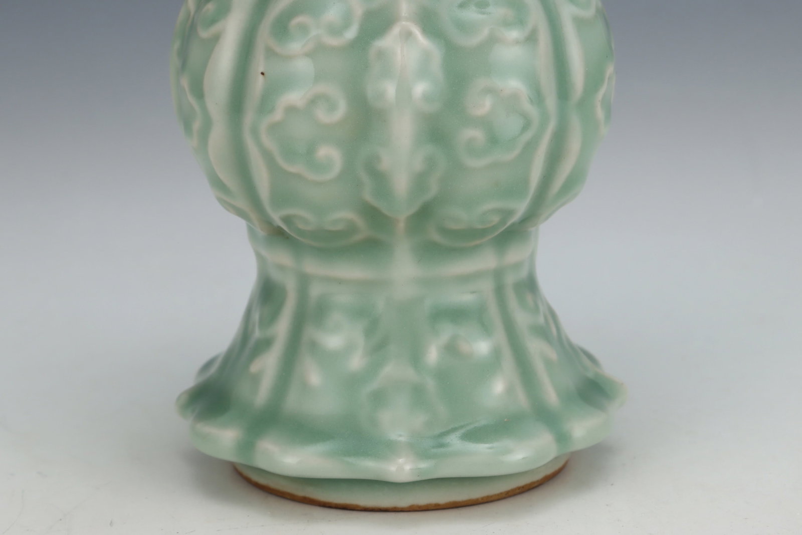 An Exquisite Longquan yao Celadon Glazed Auspicious Cloud Pattern Vase - 5