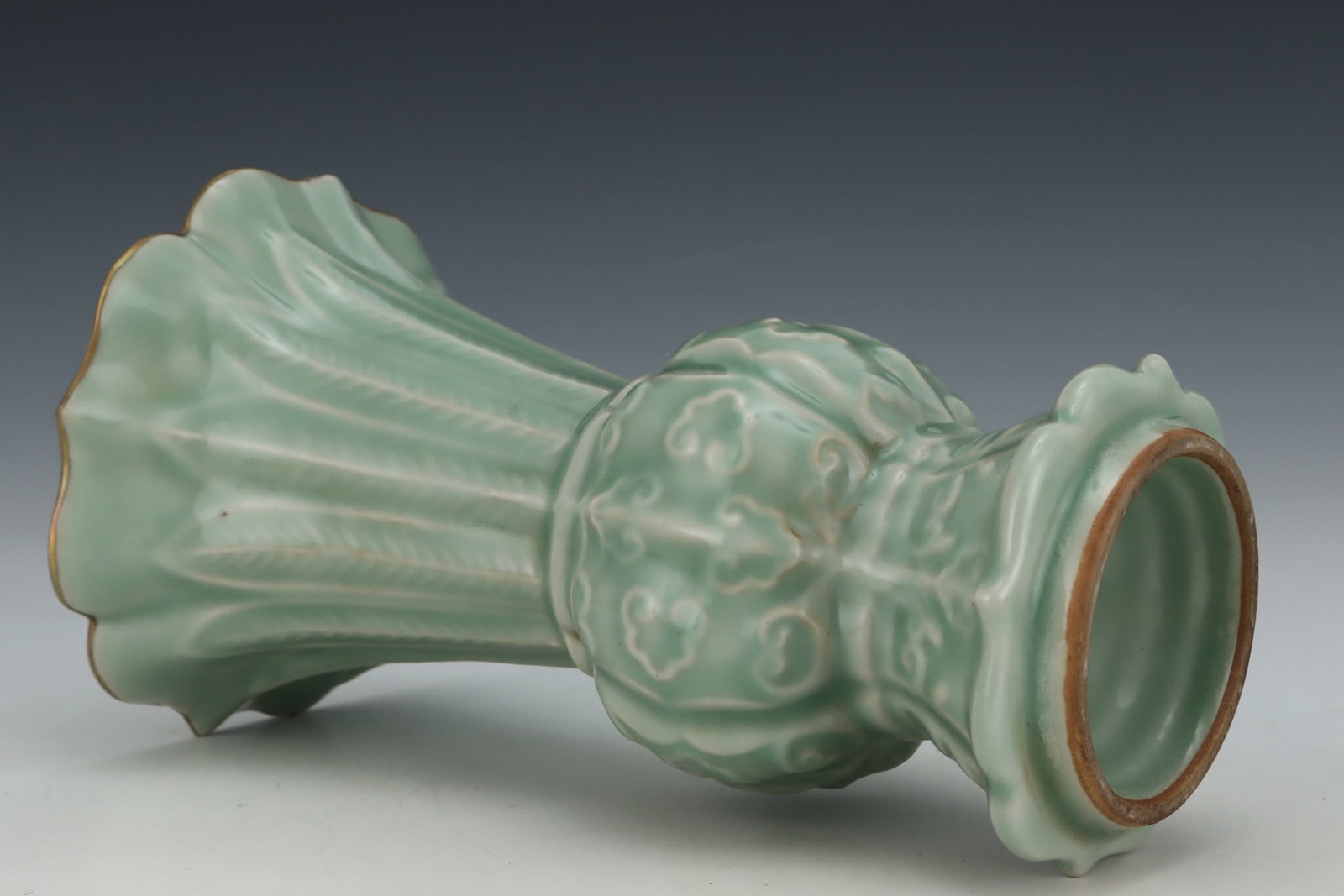 An Exquisite Longquan yao Celadon Glazed Auspicious Cloud Pattern Vase - 7