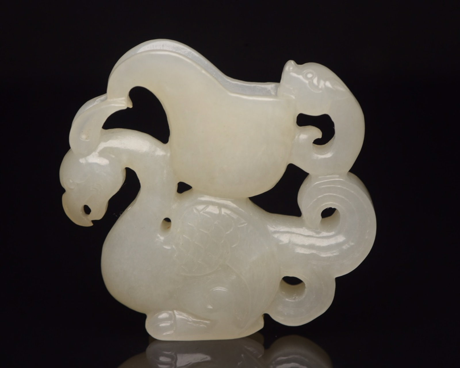 An Exquisite White Jade Phoenix Ornament (1 of 7)